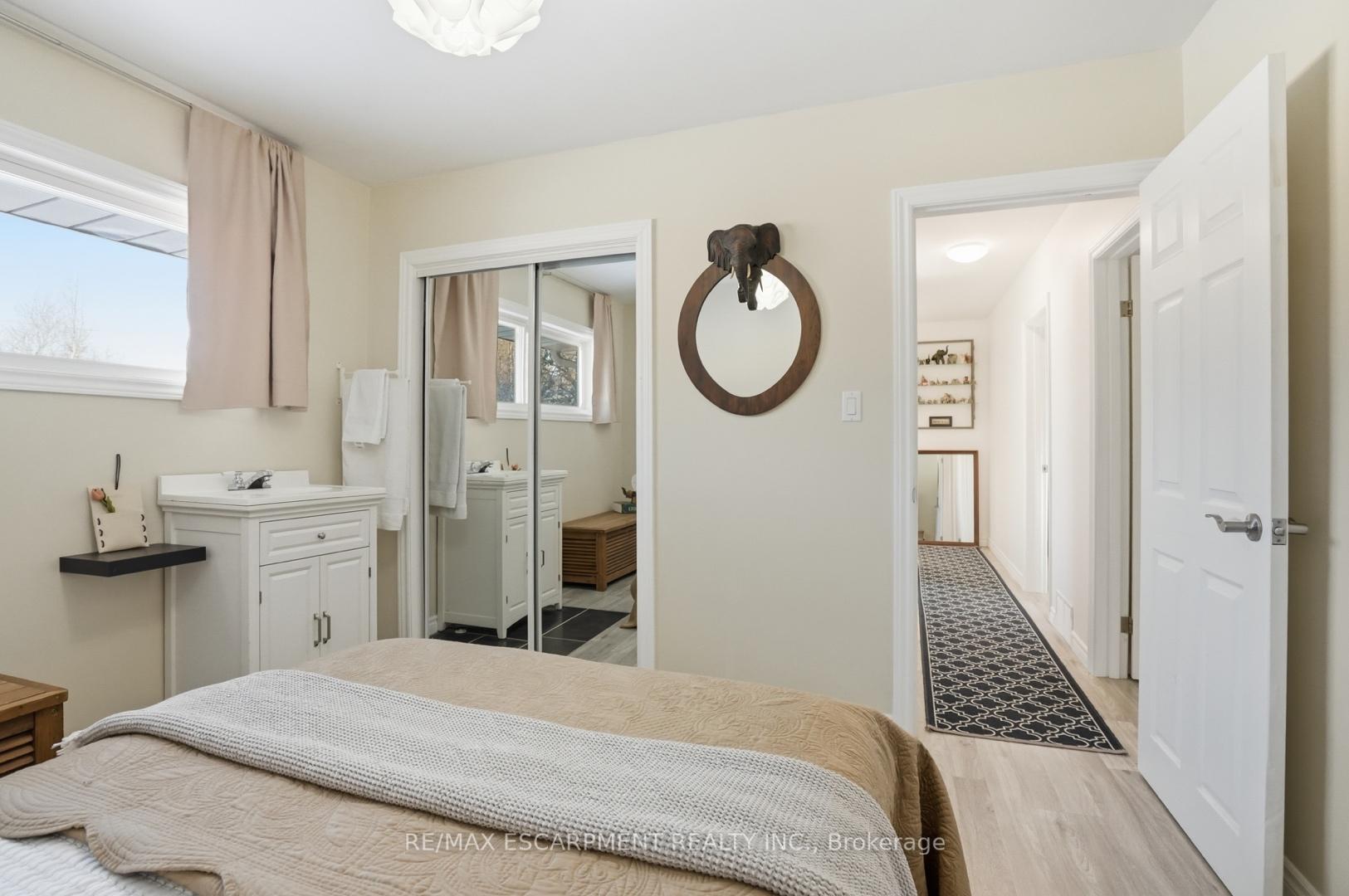 Photo 23 of 81 Thomson Drive, Hamilton, Waterdown — HOMEH