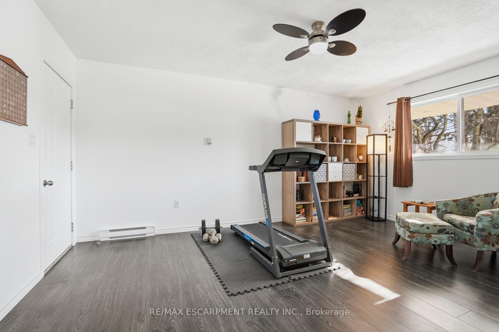 Photo 25 of 81 Thomson Drive, Hamilton, Waterdown — HOMEH