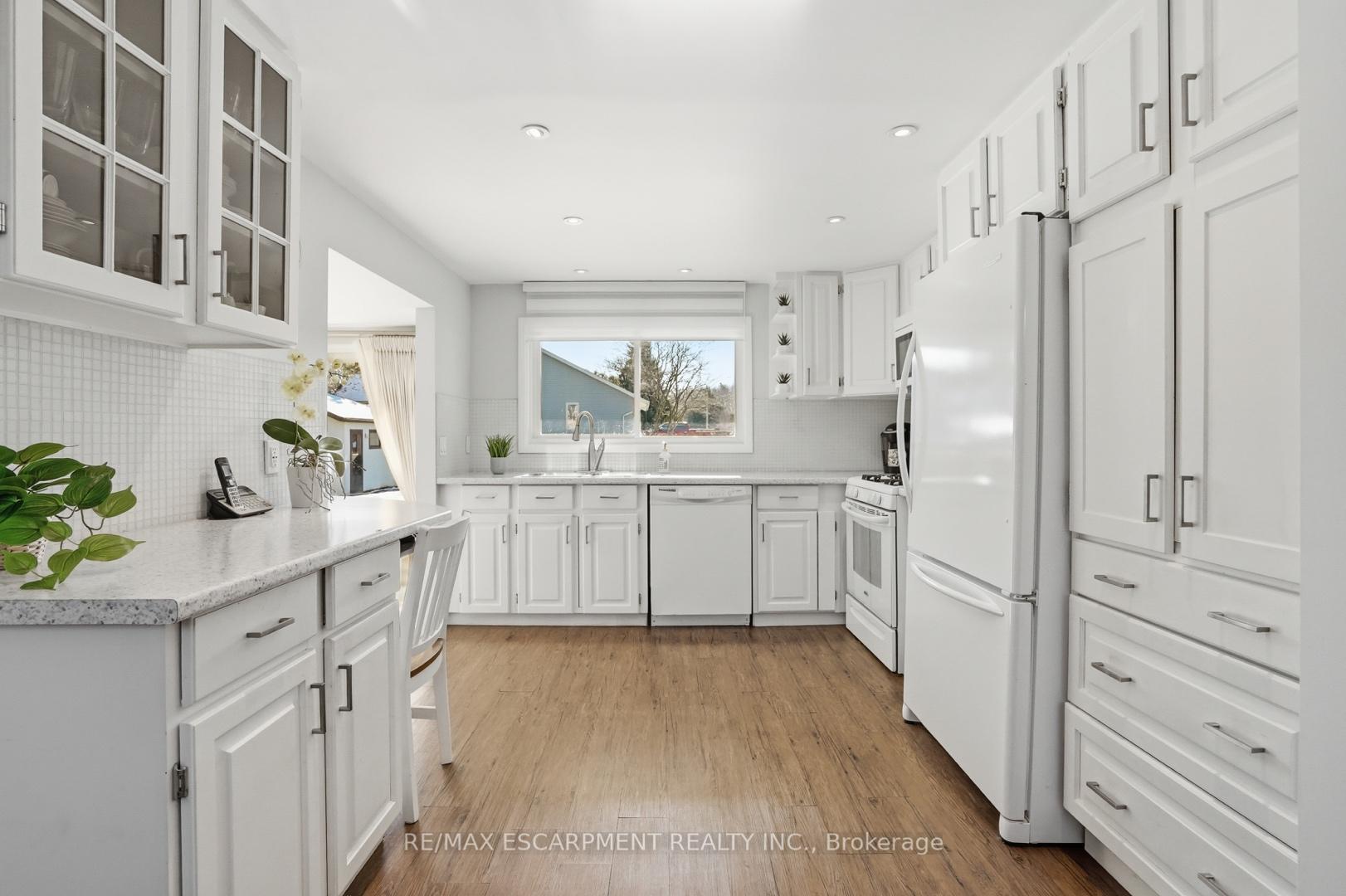 Photo 28 of 81 Thomson Drive, Hamilton, Waterdown — HOMEH