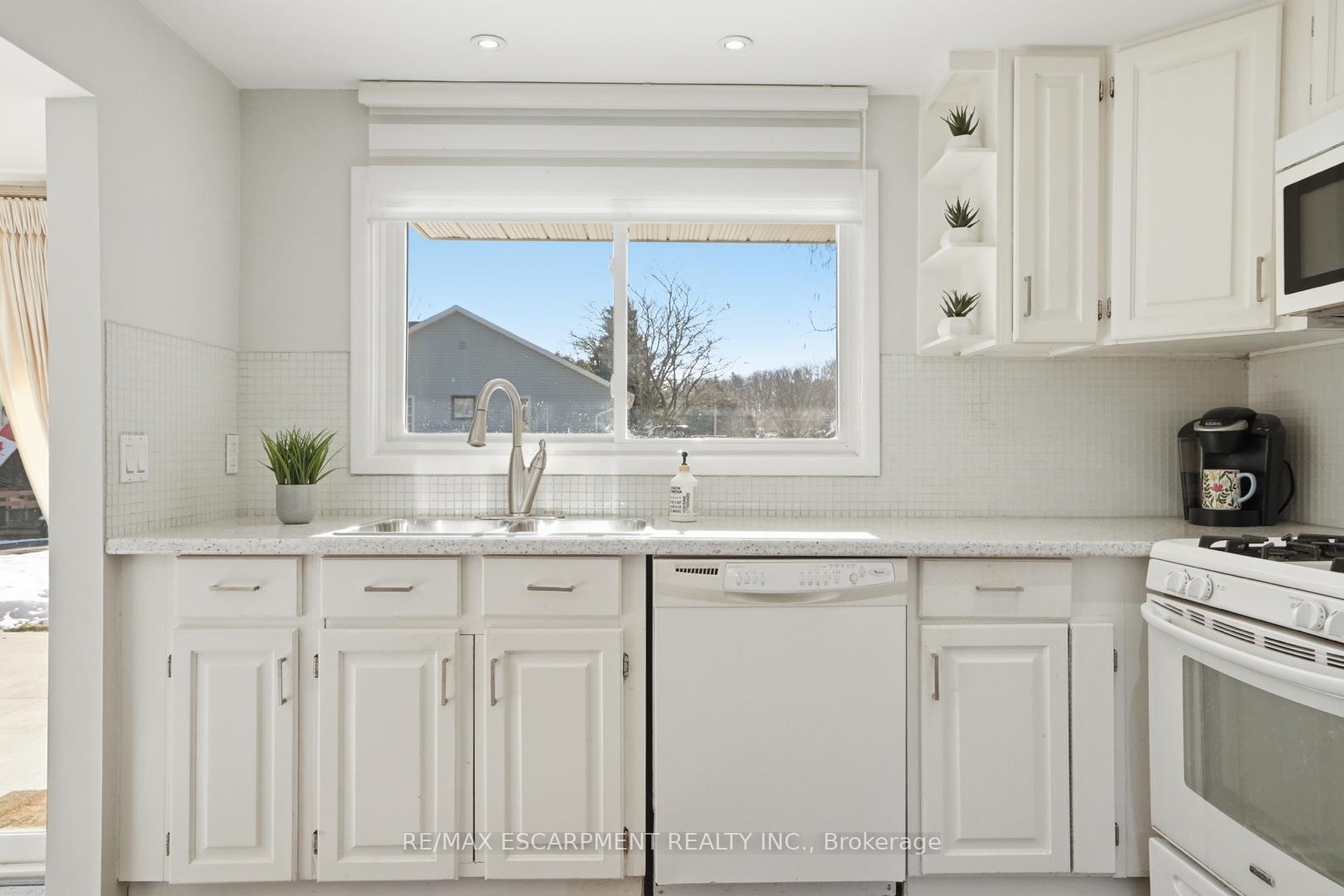 Photo 29 of 81 Thomson Drive, Hamilton, Waterdown — HOMEH