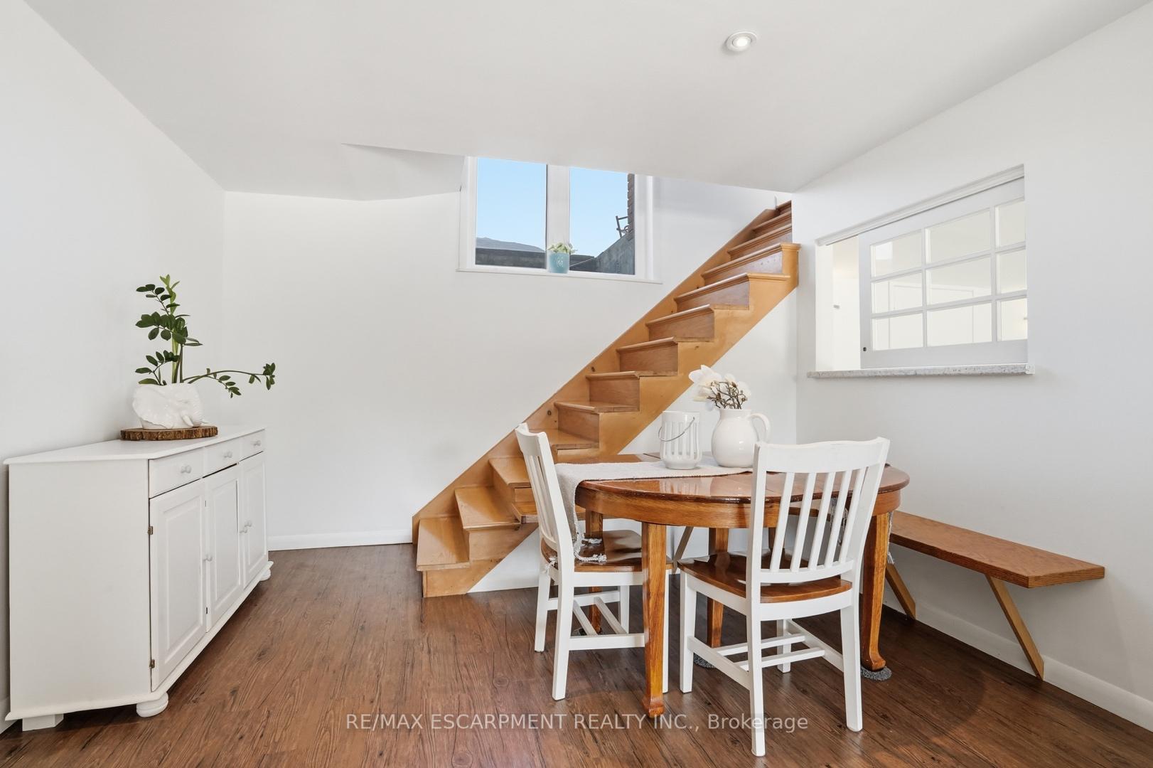 Photo 35 of 81 Thomson Drive, Hamilton, Waterdown — HOMEH
