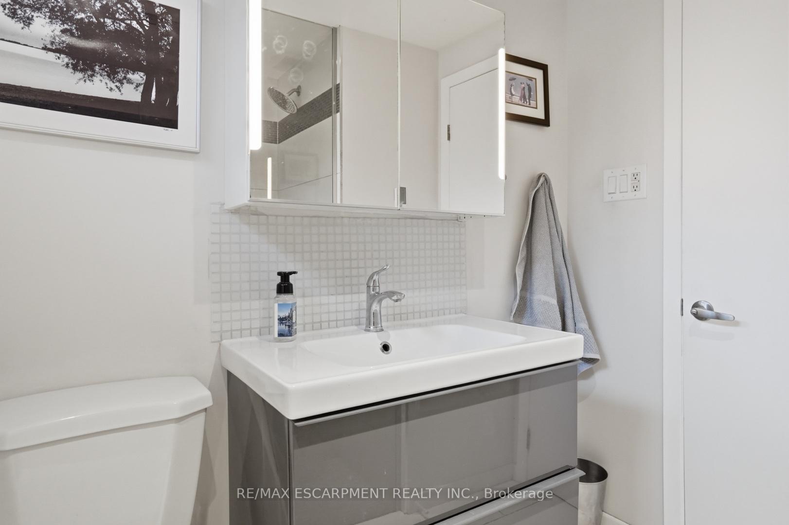 Photo 42 of 81 Thomson Drive, Hamilton, Waterdown — HOMEH