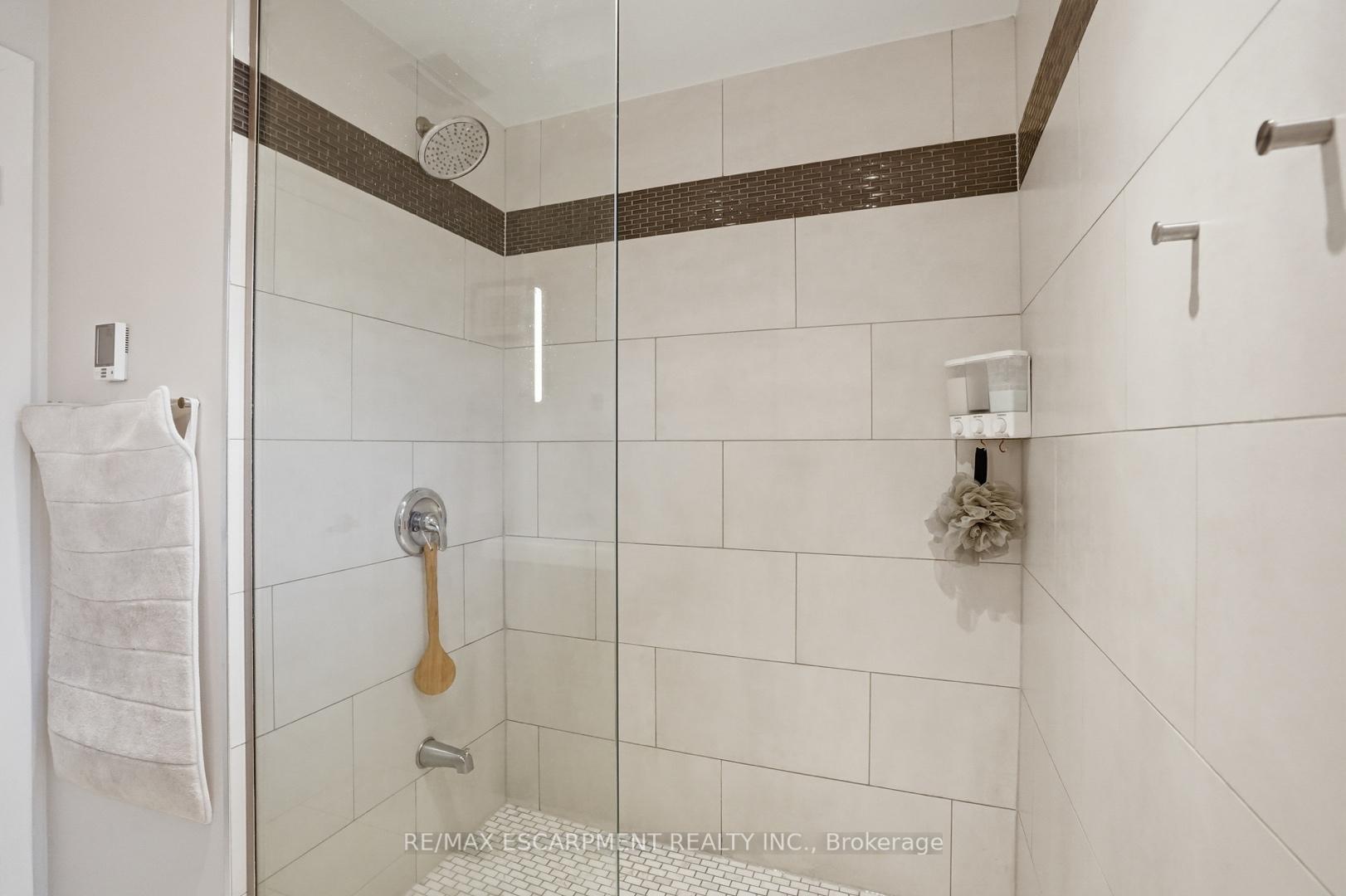 Photo 43 of 81 Thomson Drive, Hamilton, Waterdown — HOMEH
