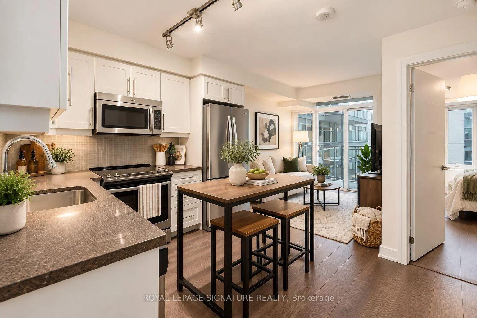 Photo 4 of Unit 1102, 525 Adelaide Street W, Toronto, Waterfront Communities — HOMEH