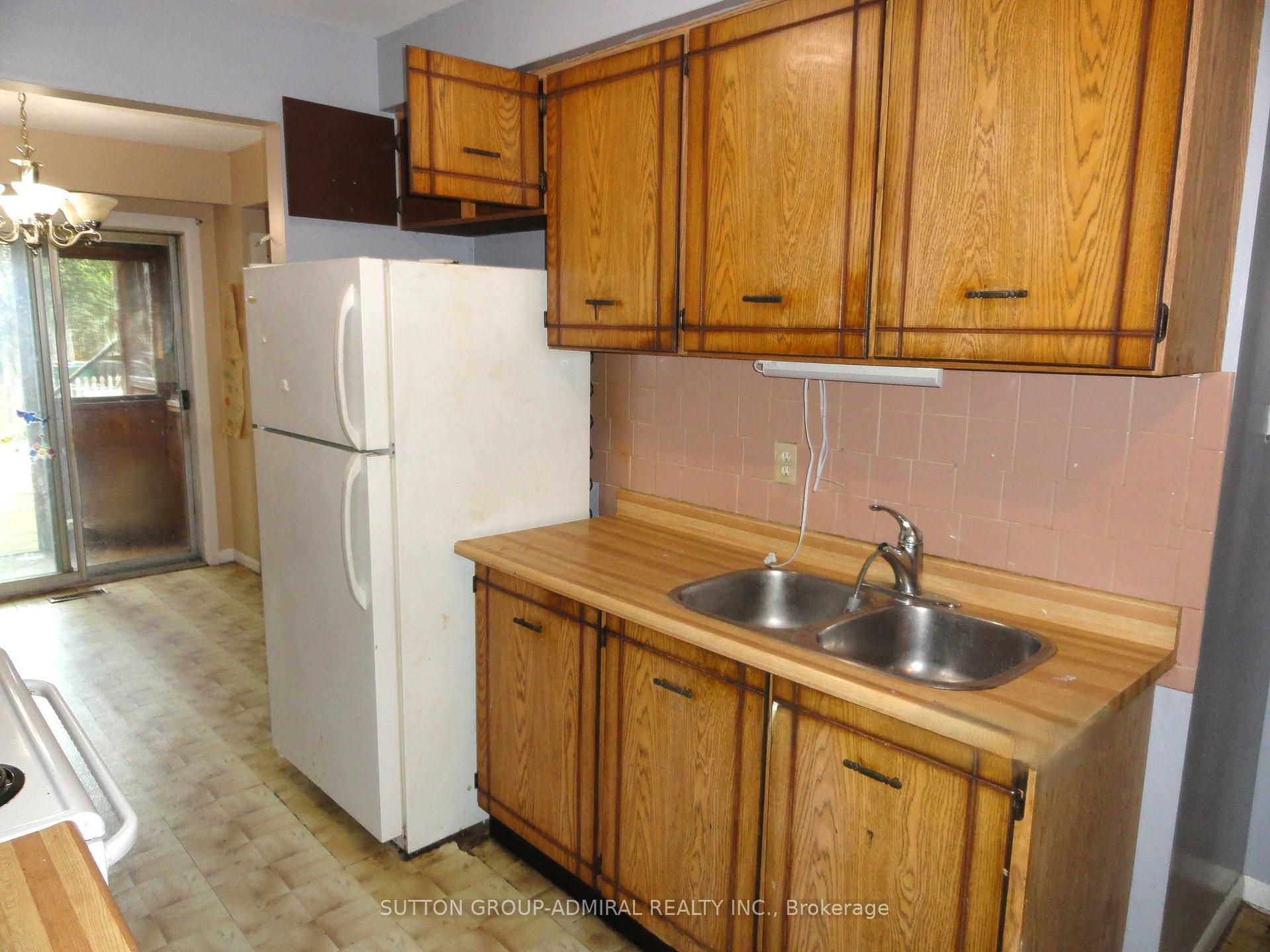 Photo 2 of 228 Royal Salisbury Way, Brampton, Madoc — HOMEH