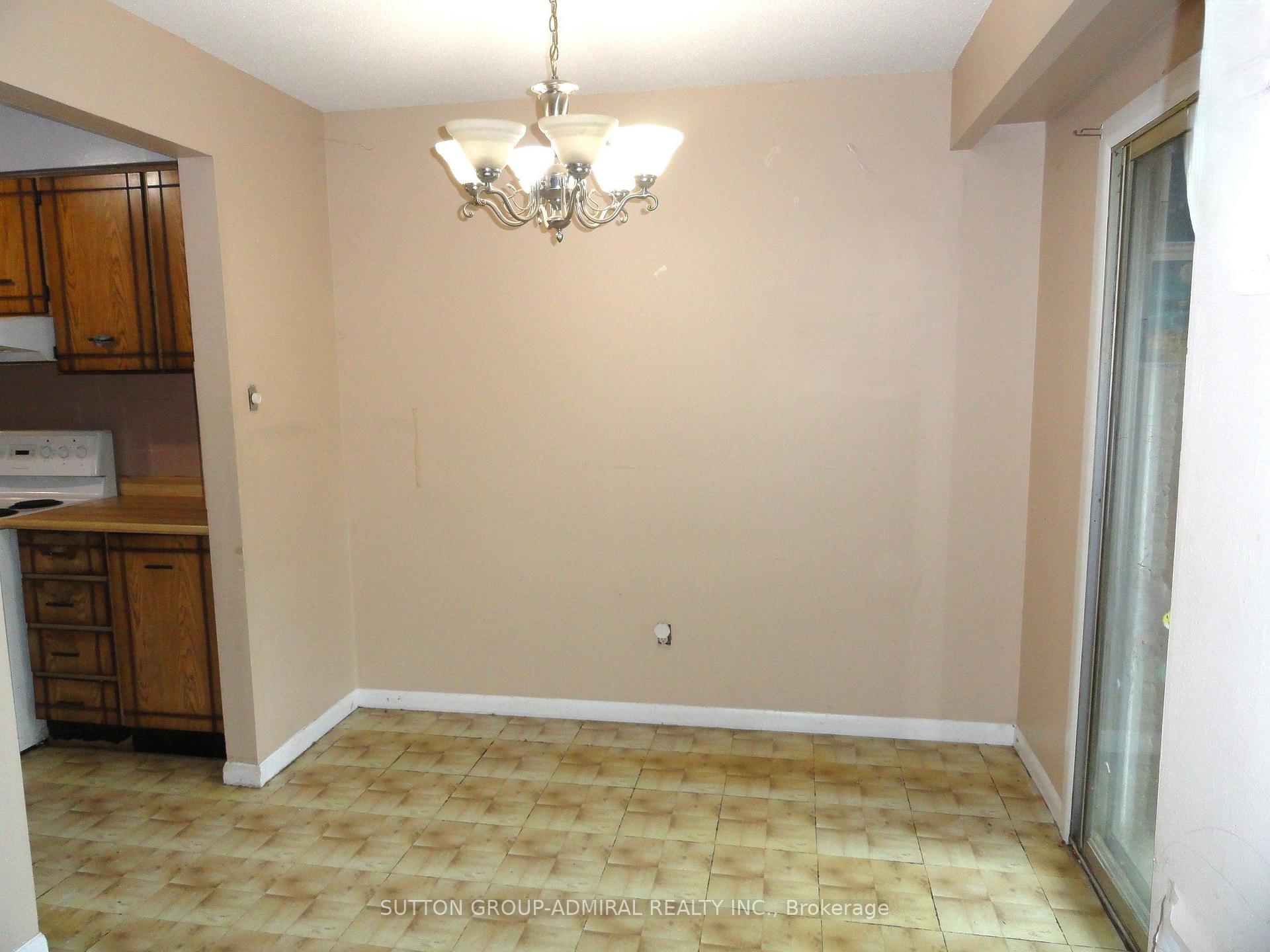 Photo 3 of 228 Royal Salisbury Way, Brampton, Madoc — HOMEH