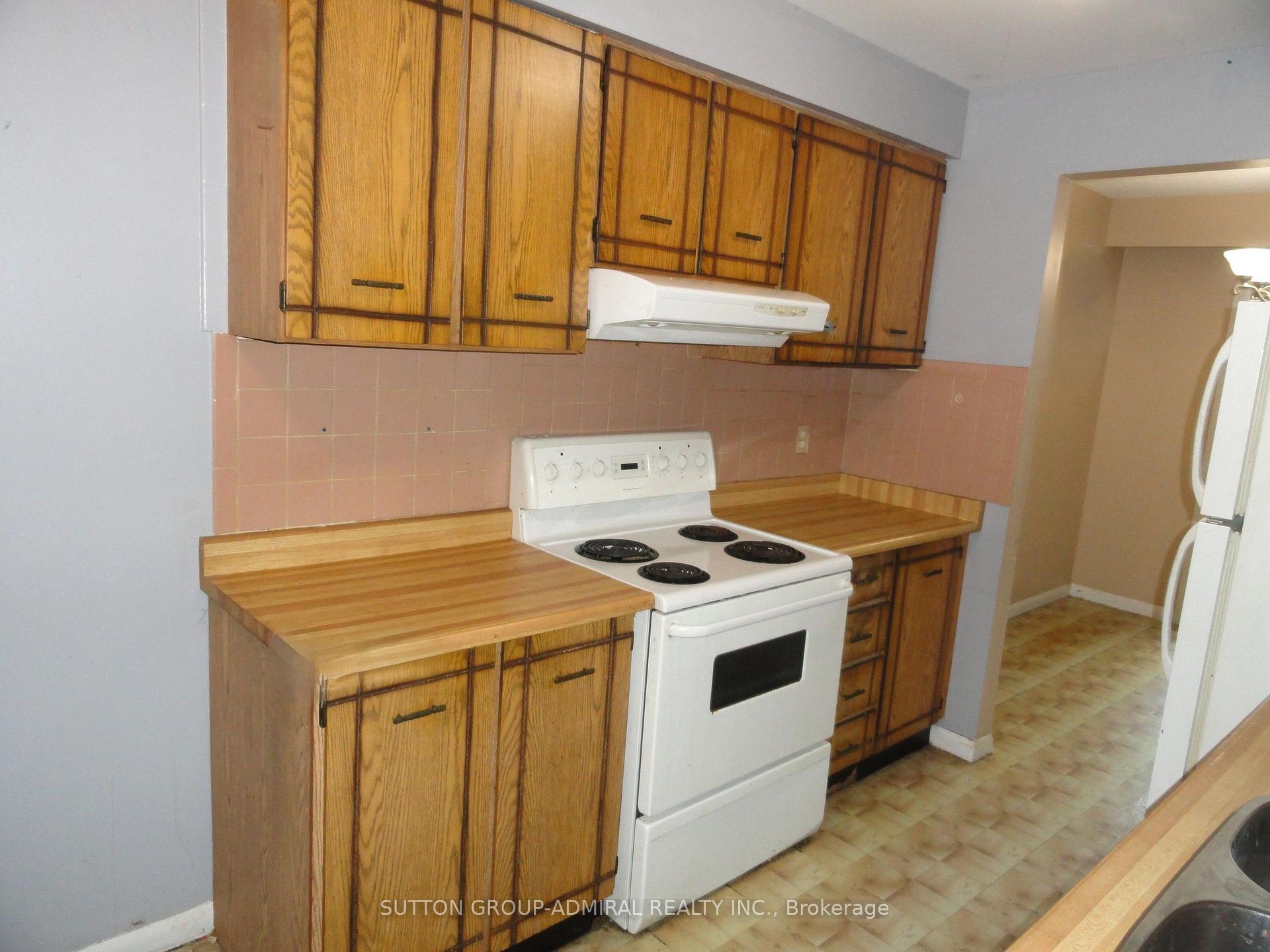 Photo 4 of 228 Royal Salisbury Way, Brampton, Madoc — HOMEH