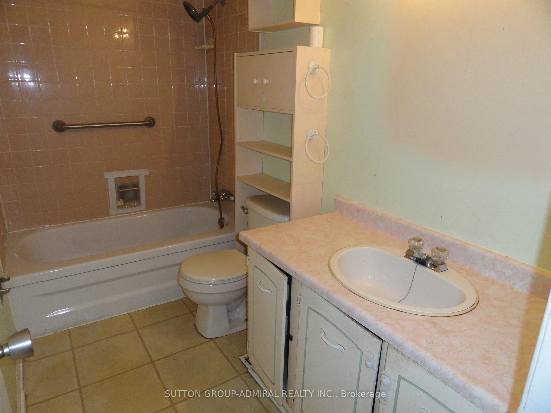 Photo 6 of 228 Royal Salisbury Way, Brampton, Madoc — HOMEH