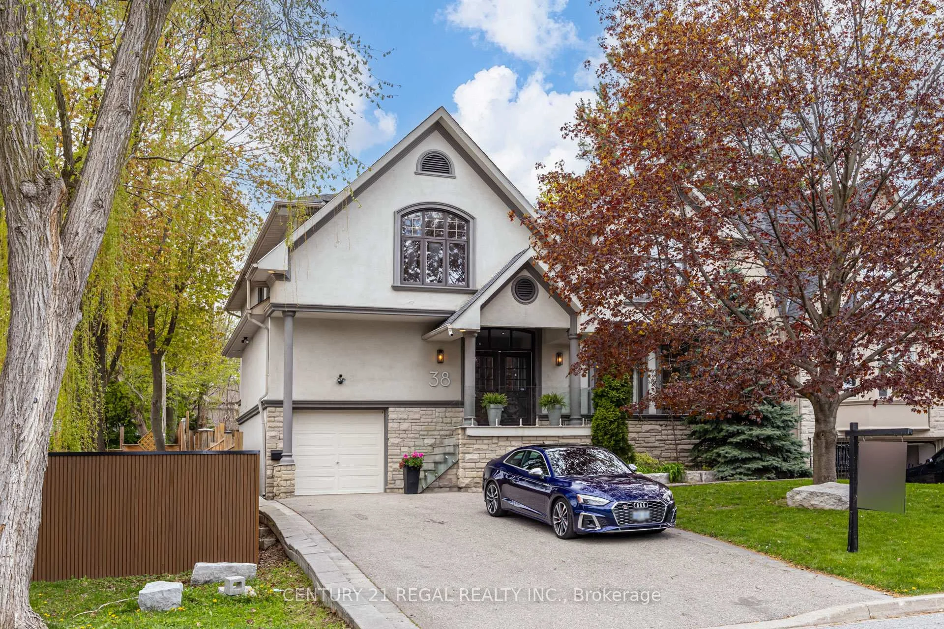 Photo 3 of 38 Mattice Road, Etobicoke, Islington-City Centre West — HOMEH