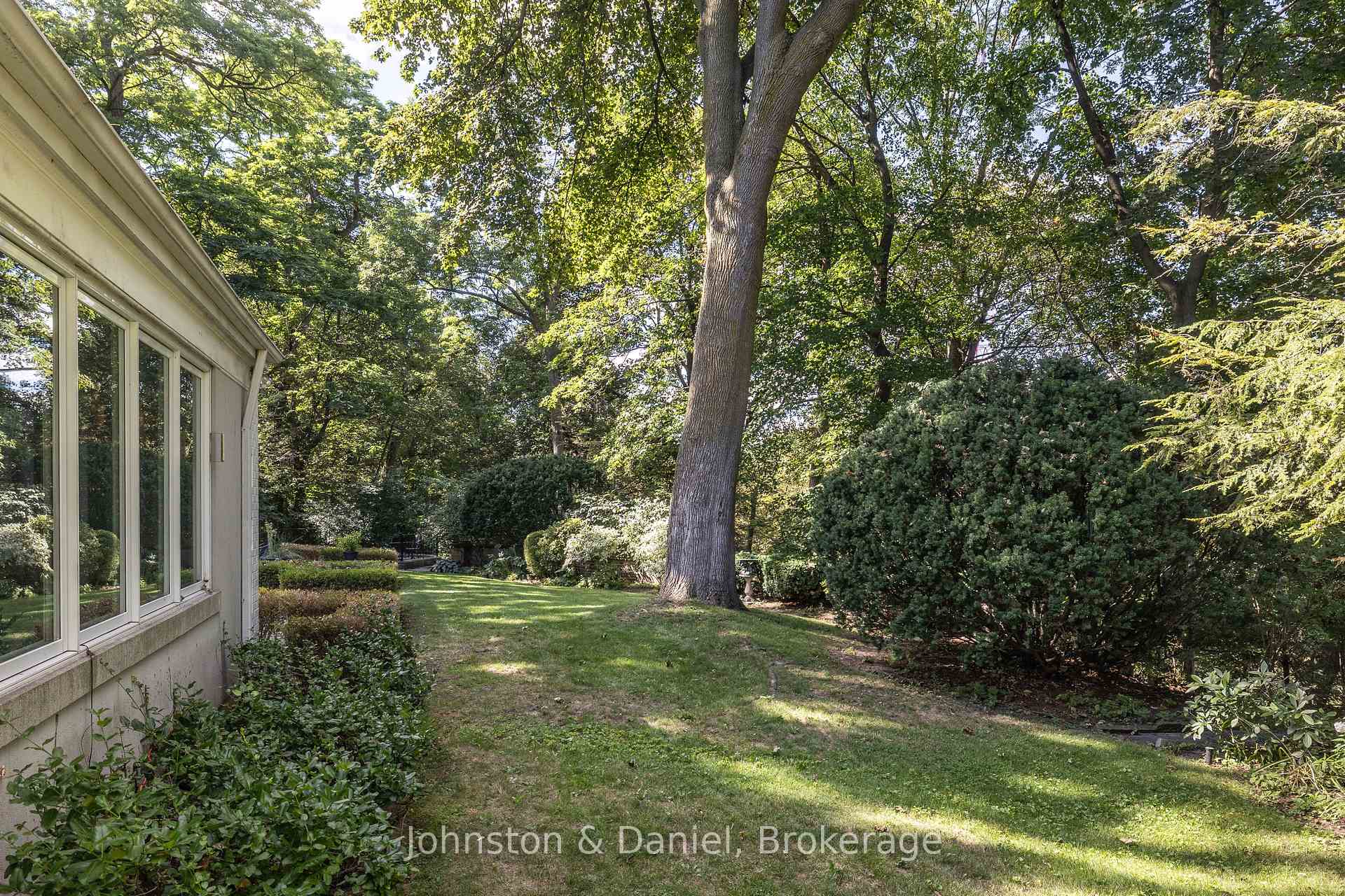 Photo 24 of 89 Ardwold Gate, Toronto, Casa Loma — HOMEH