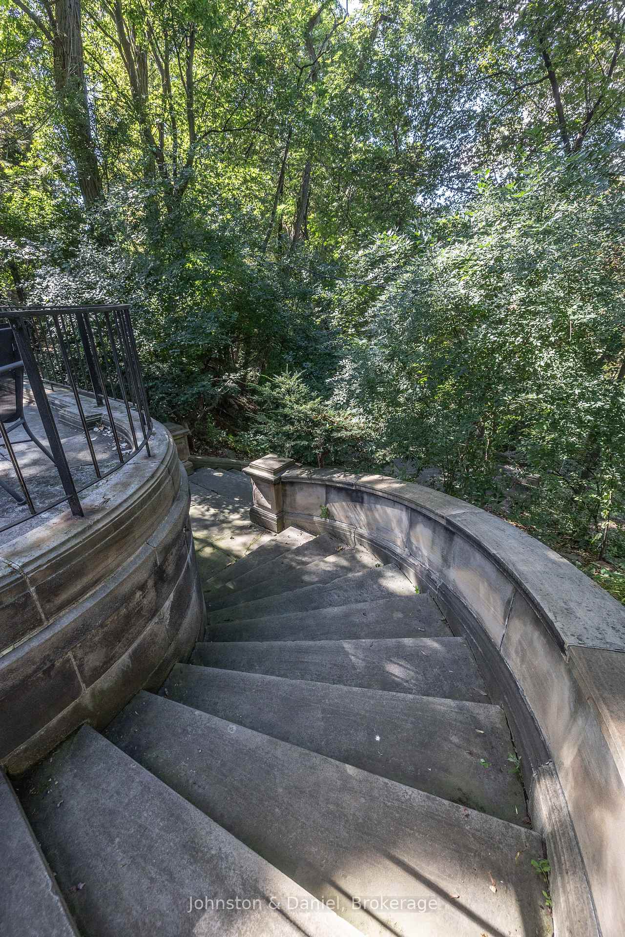 Photo 36 of 89 Ardwold Gate, Toronto, Casa Loma — HOMEH