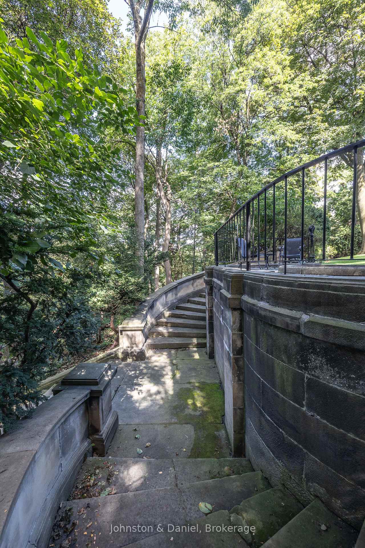 Photo 37 of 89 Ardwold Gate, Toronto, Casa Loma — HOMEH