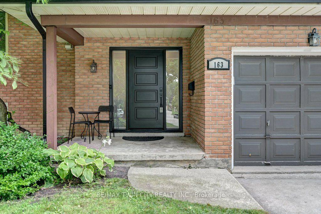 Photo 3 of 163 Chelford Crescent, Waterloo, Lincoln Heights — HOMEH