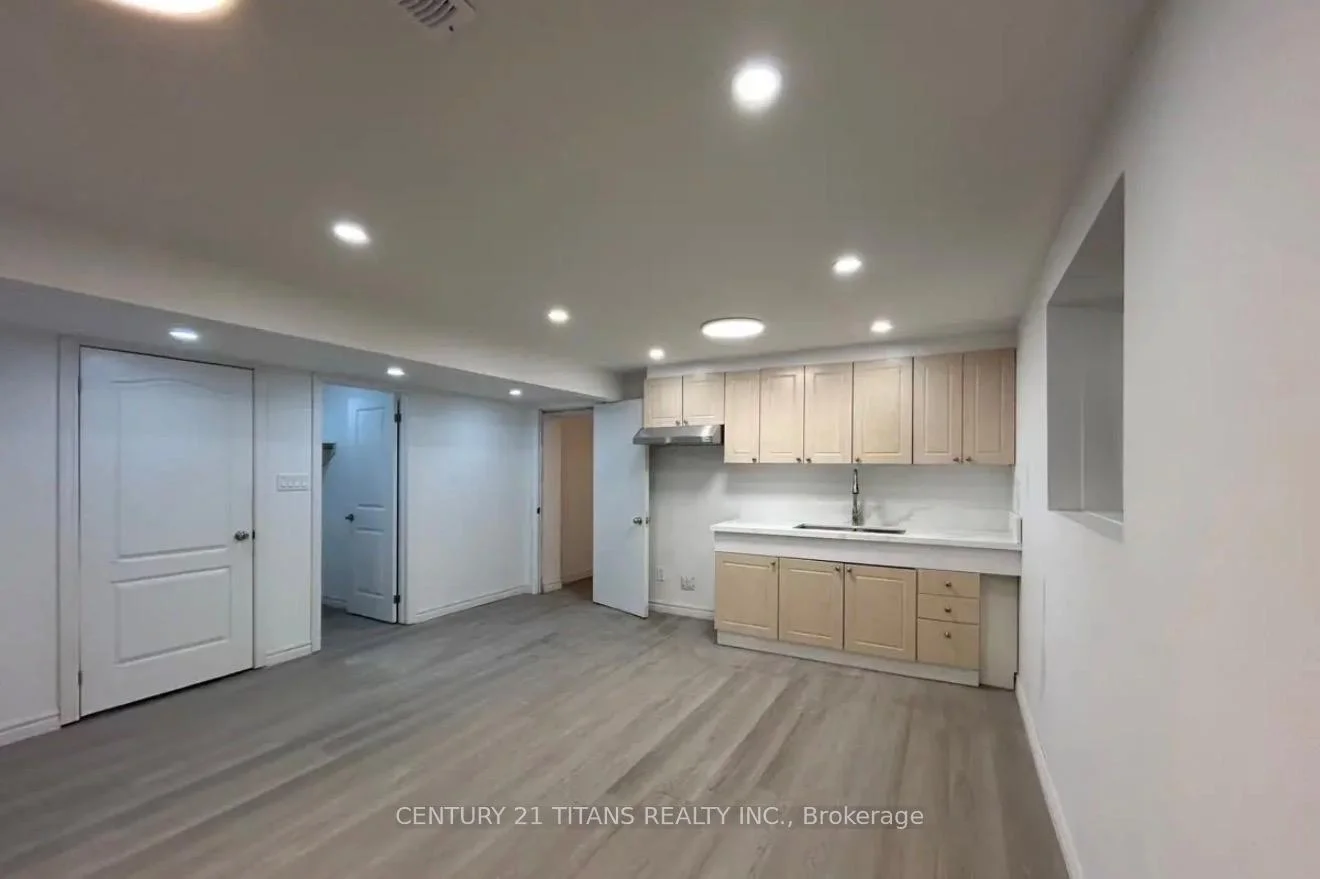 Photo 3 of Unit Bsmt Unit A, 60 Normandy Crescent, Richmond Hill, Harding — HOMEH