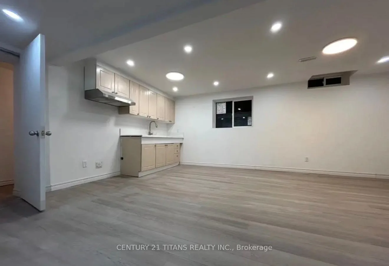 Photo 4 of Unit Bsmt Unit A, 60 Normandy Crescent, Richmond Hill, Harding — HOMEH