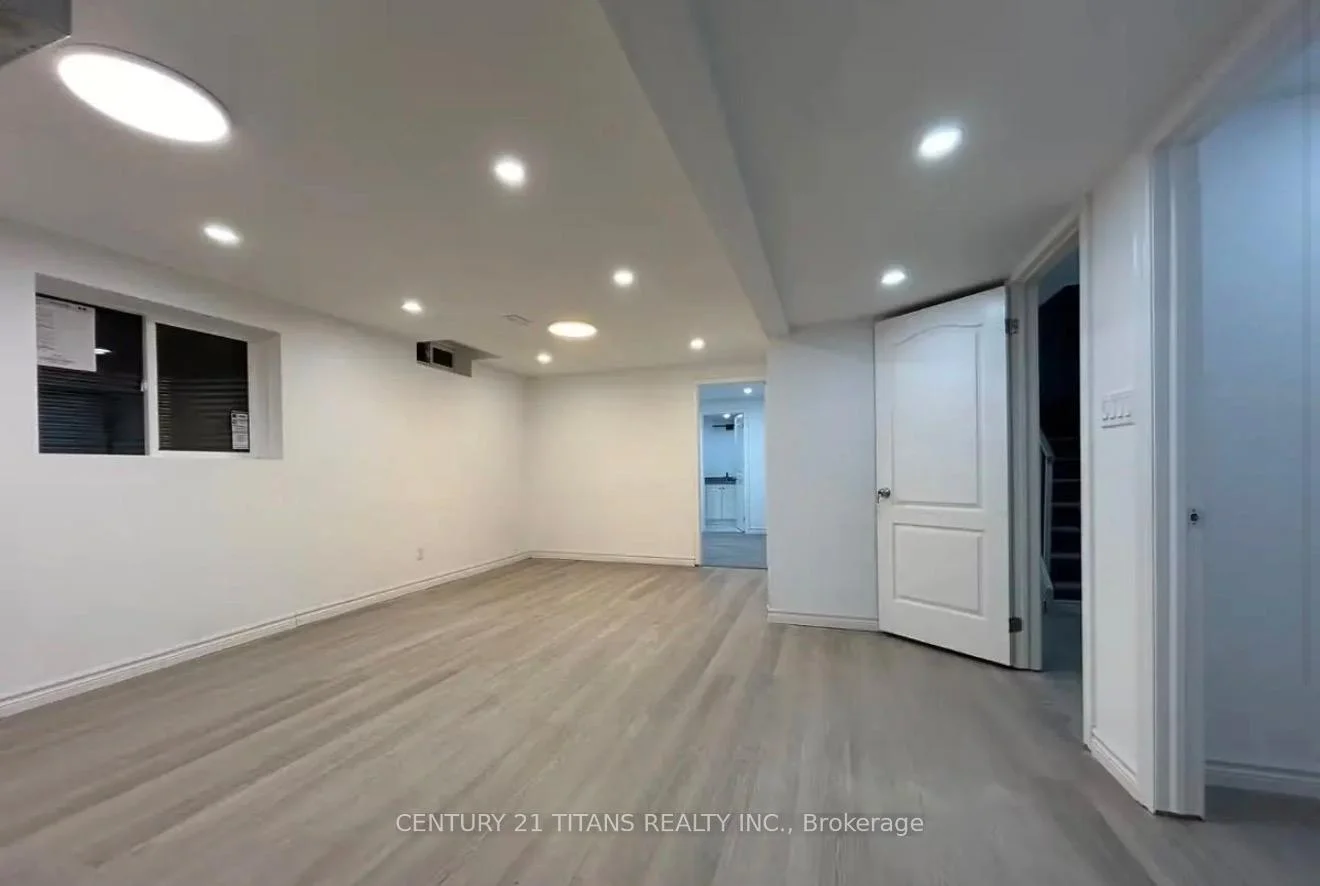 Photo 7 of Unit Bsmt Unit A, 60 Normandy Crescent, Richmond Hill, Harding — HOMEH