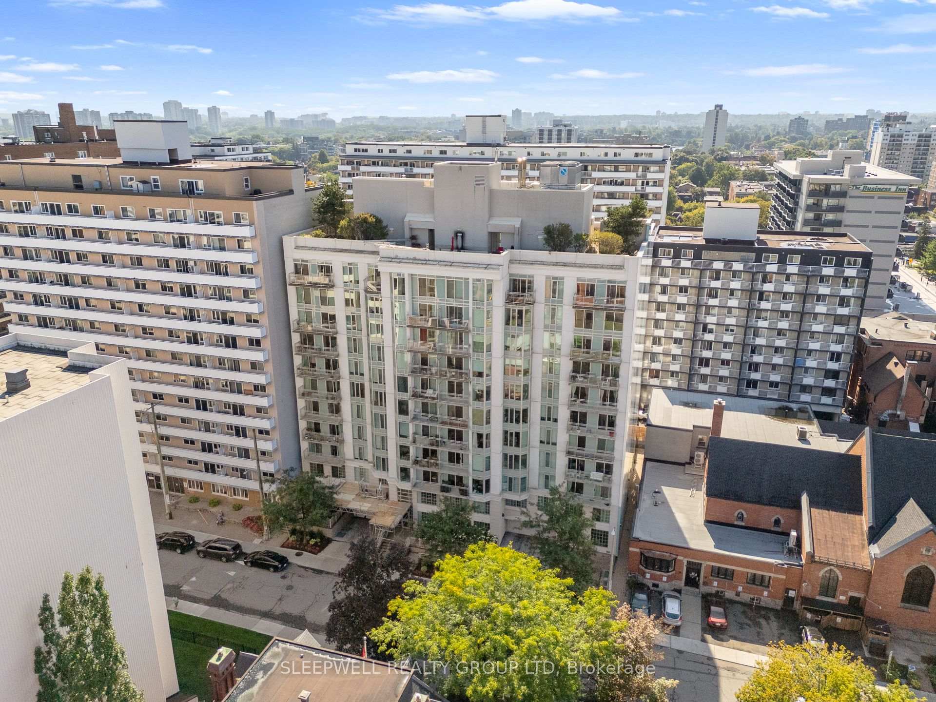 Front of Unit 803, 138 Somerset Street W
