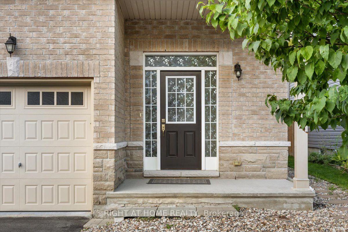 Photo 3 of 605 Silver Spruce Way, Ottawa, Kanata - Emerald Meadows/Trailwest — HOMEH