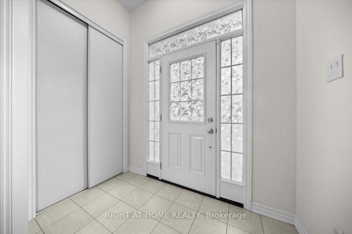 Photo 4 of 605 Silver Spruce Way, Ottawa, Kanata - Emerald Meadows/Trailwest — HOMEH