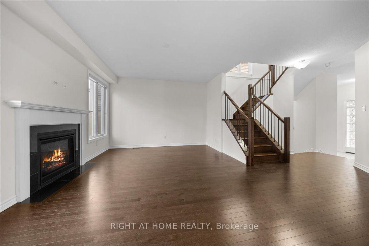 Photo 6 of 605 Silver Spruce Way, Ottawa, Kanata - Emerald Meadows/Trailwest — HOMEH