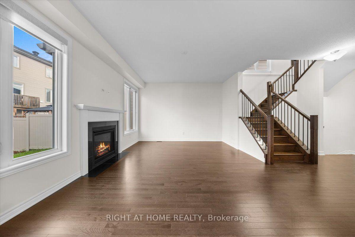 Photo 7 of 605 Silver Spruce Way, Ottawa, Kanata - Emerald Meadows/Trailwest — HOMEH