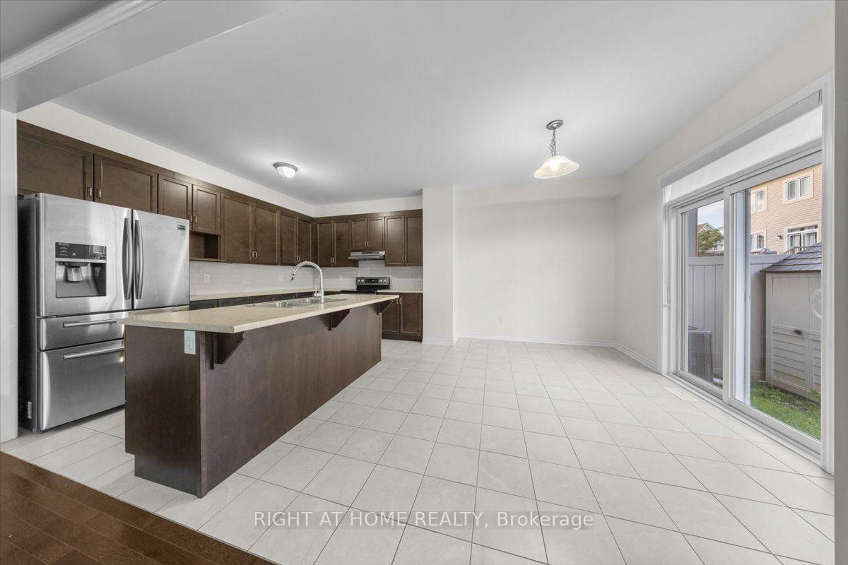 Photo 12 of 605 Silver Spruce Way, Ottawa, Kanata - Emerald Meadows/Trailwest — HOMEH