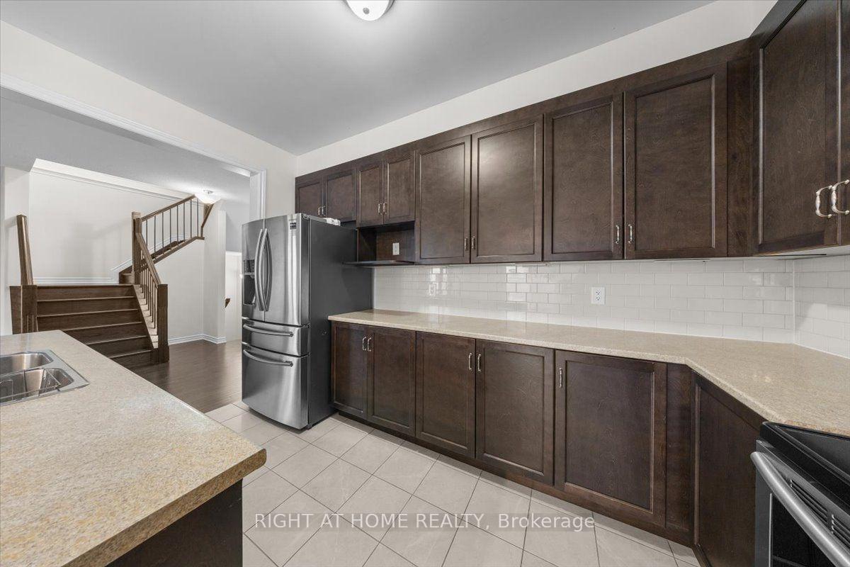Photo 14 of 605 Silver Spruce Way, Ottawa, Kanata - Emerald Meadows/Trailwest — HOMEH