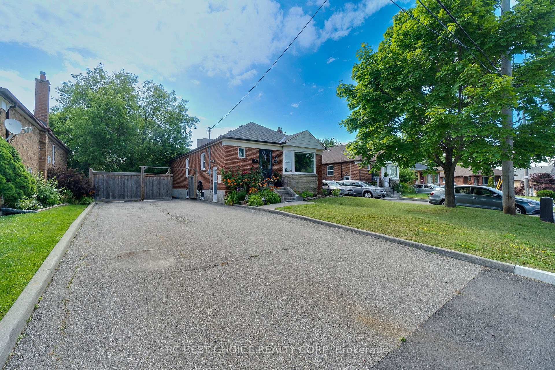 Photo 2 of Unit Main, 45 Mayall Avenue, North York, Downsview-Roding-CFB — HOMEH