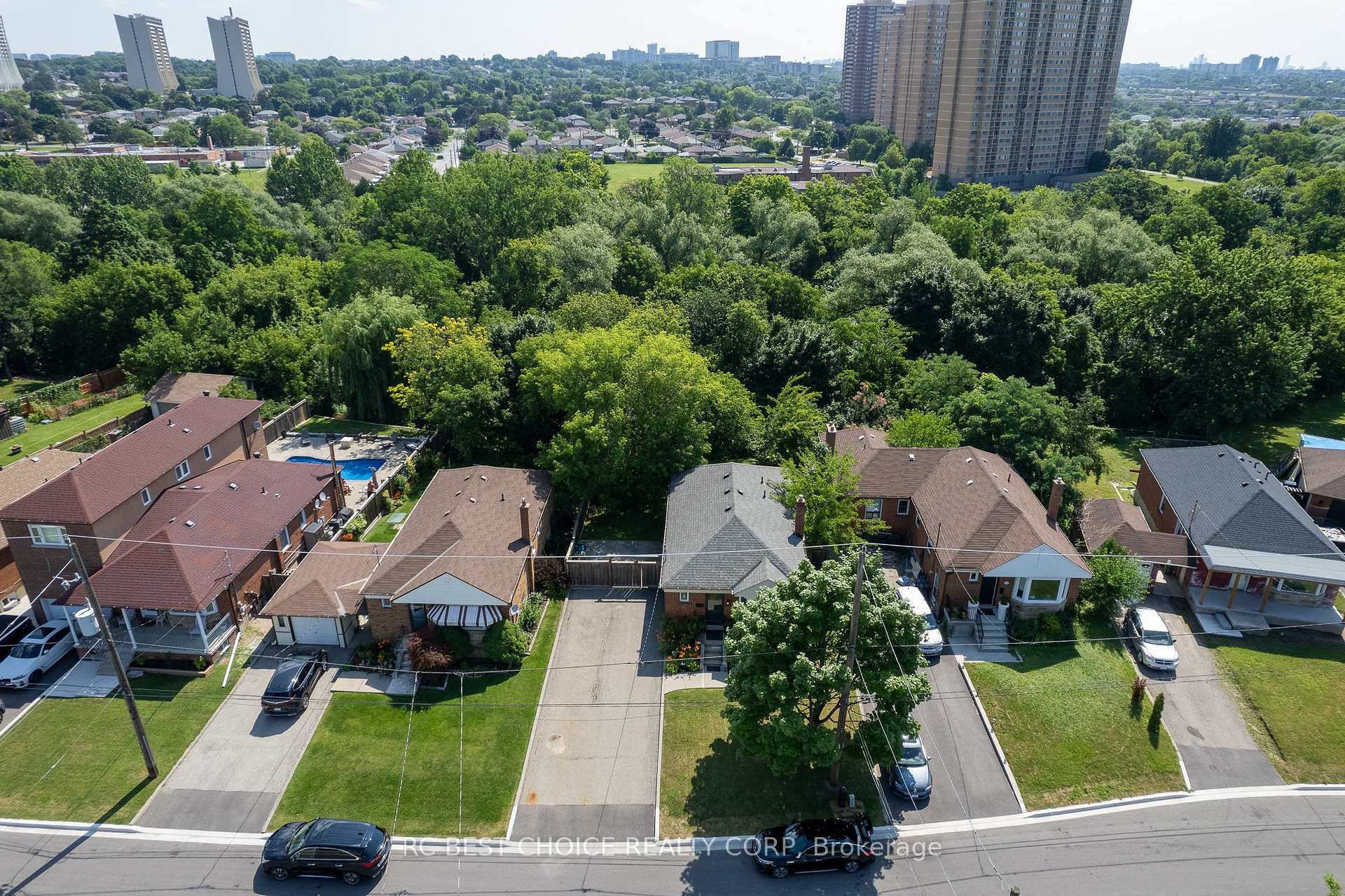 Photo 5 of Unit Main, 45 Mayall Avenue, North York, Downsview-Roding-CFB — HOMEH