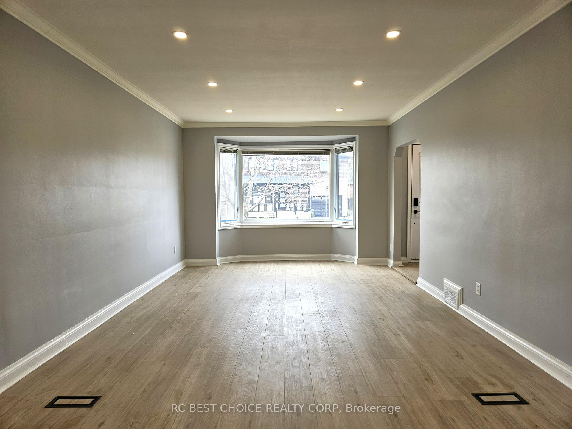Photo 10 of Unit Main, 45 Mayall Avenue, North York, Downsview-Roding-CFB — HOMEH