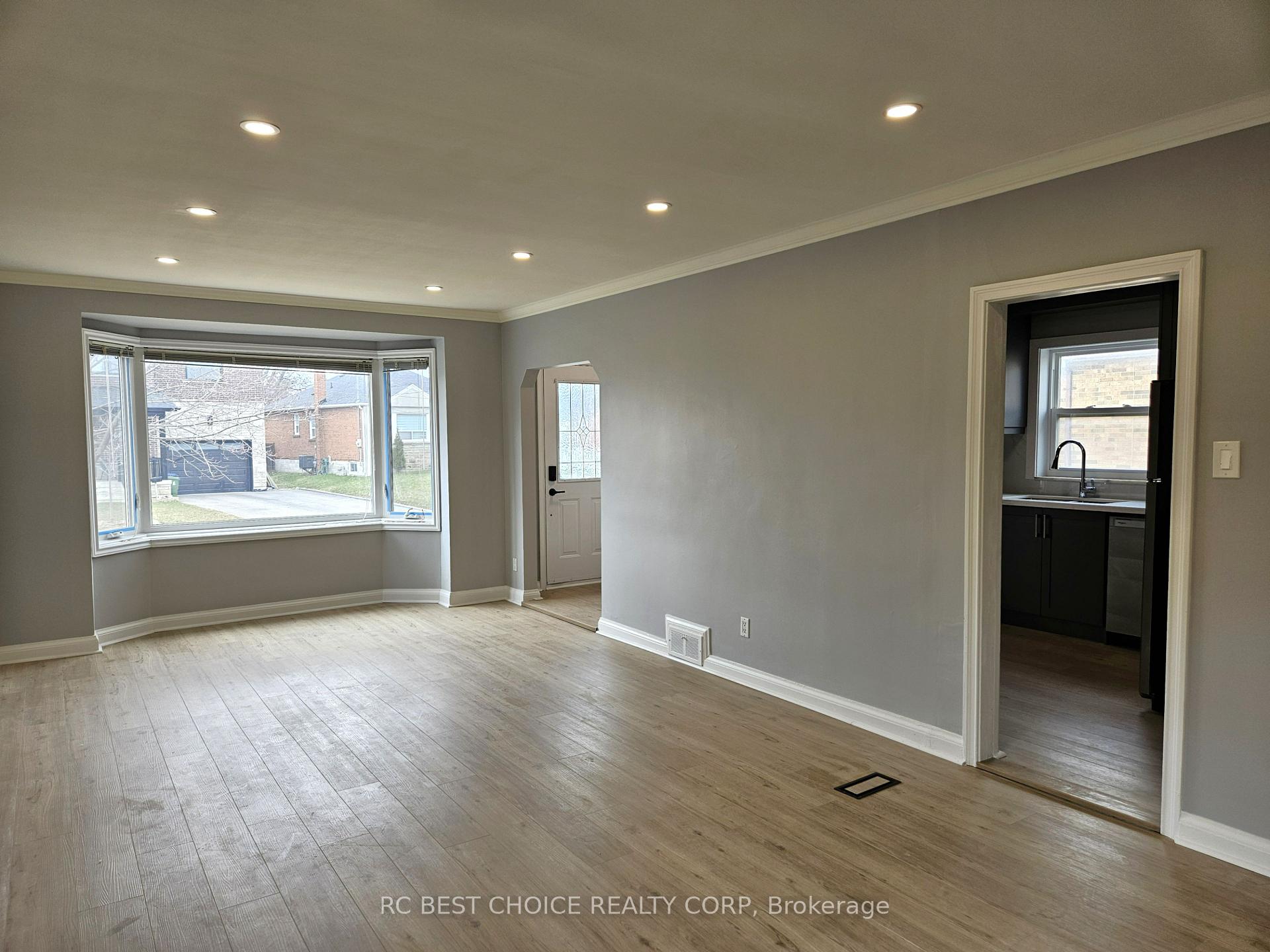 Photo 11 of Unit Main, 45 Mayall Avenue, North York, Downsview-Roding-CFB — HOMEH