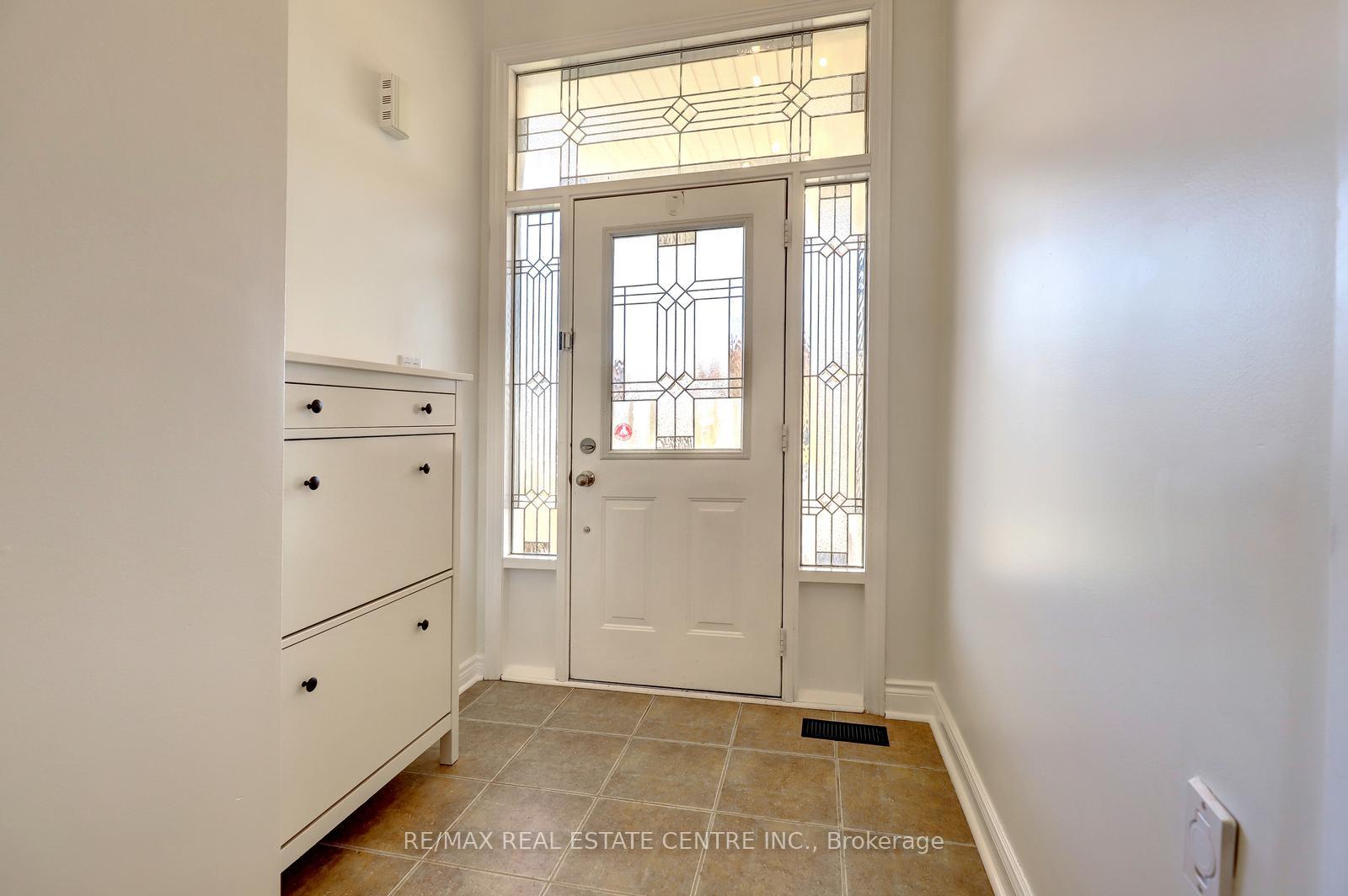 Photo 2 of 64 Meadowlark Drive, Halton Hills, Georgetown — HOMEH