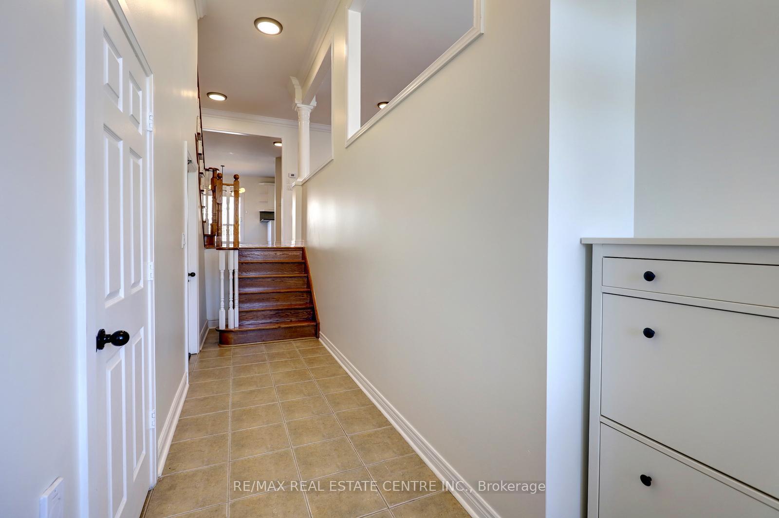 Photo 3 of 64 Meadowlark Drive, Halton Hills, Georgetown — HOMEH