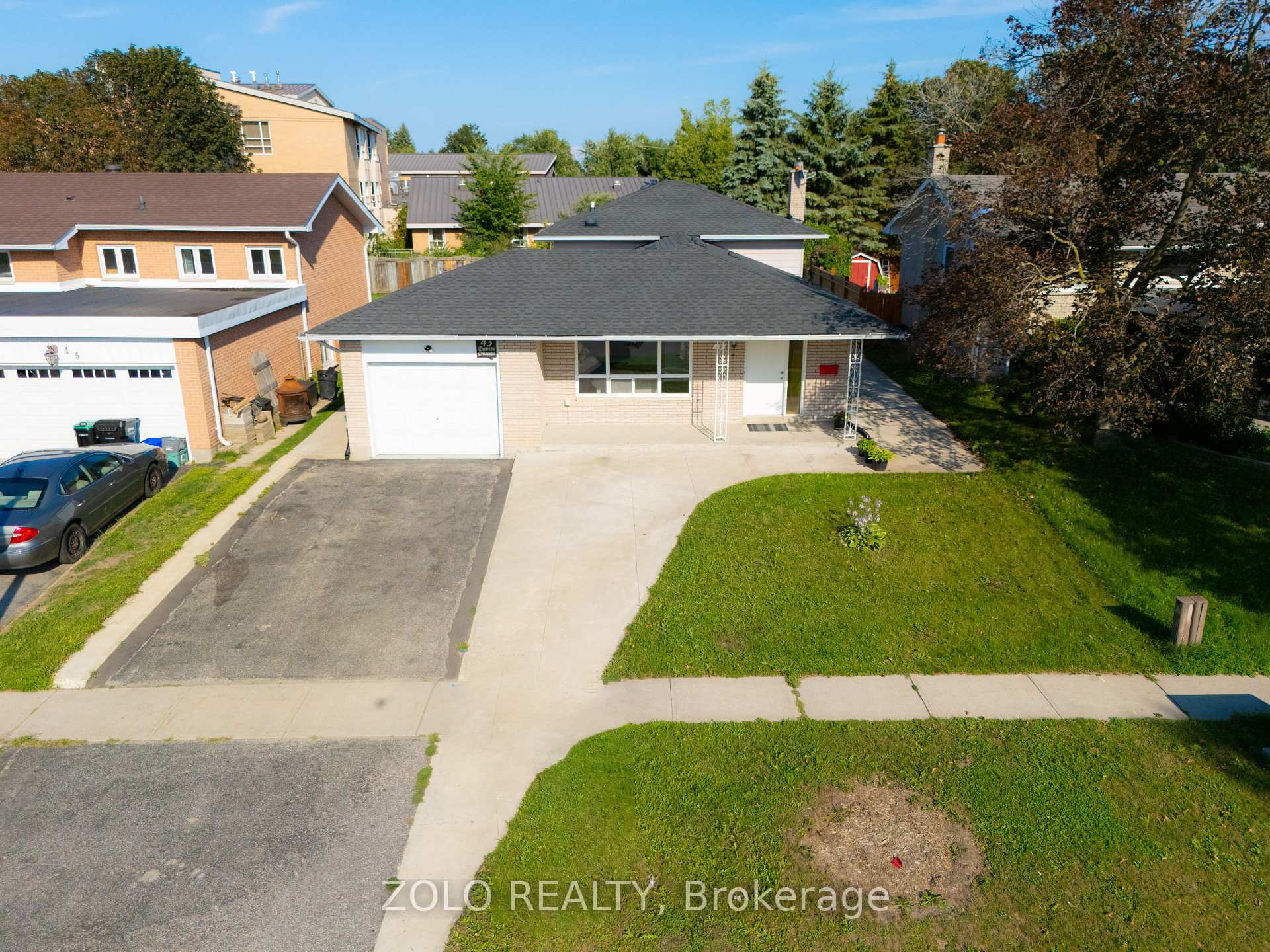 Photo 1 of 43 Davies Crescent, Barrie, Grove East — HOMEH