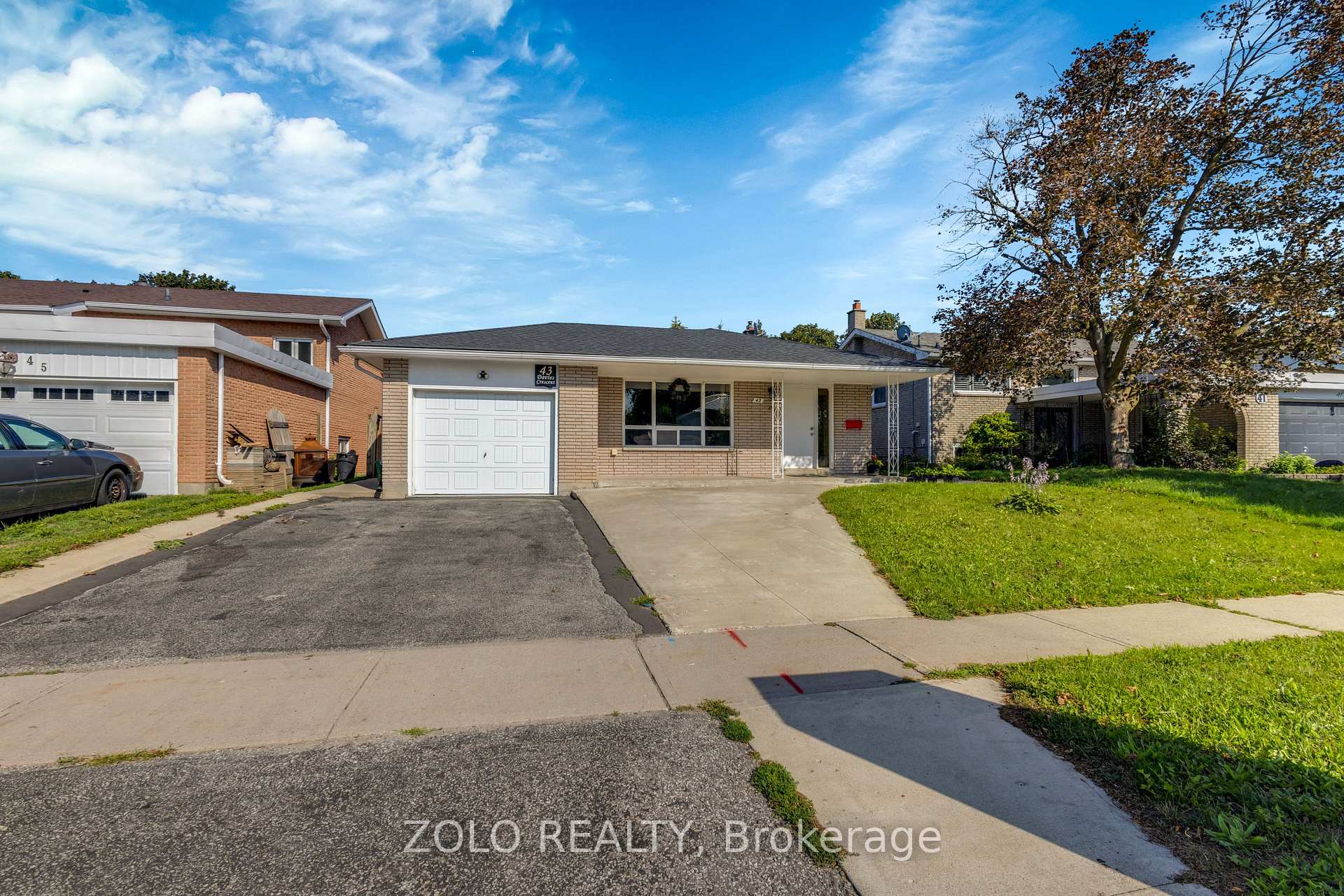 Photo 2 of 43 Davies Crescent, Barrie, Grove East — HOMEH