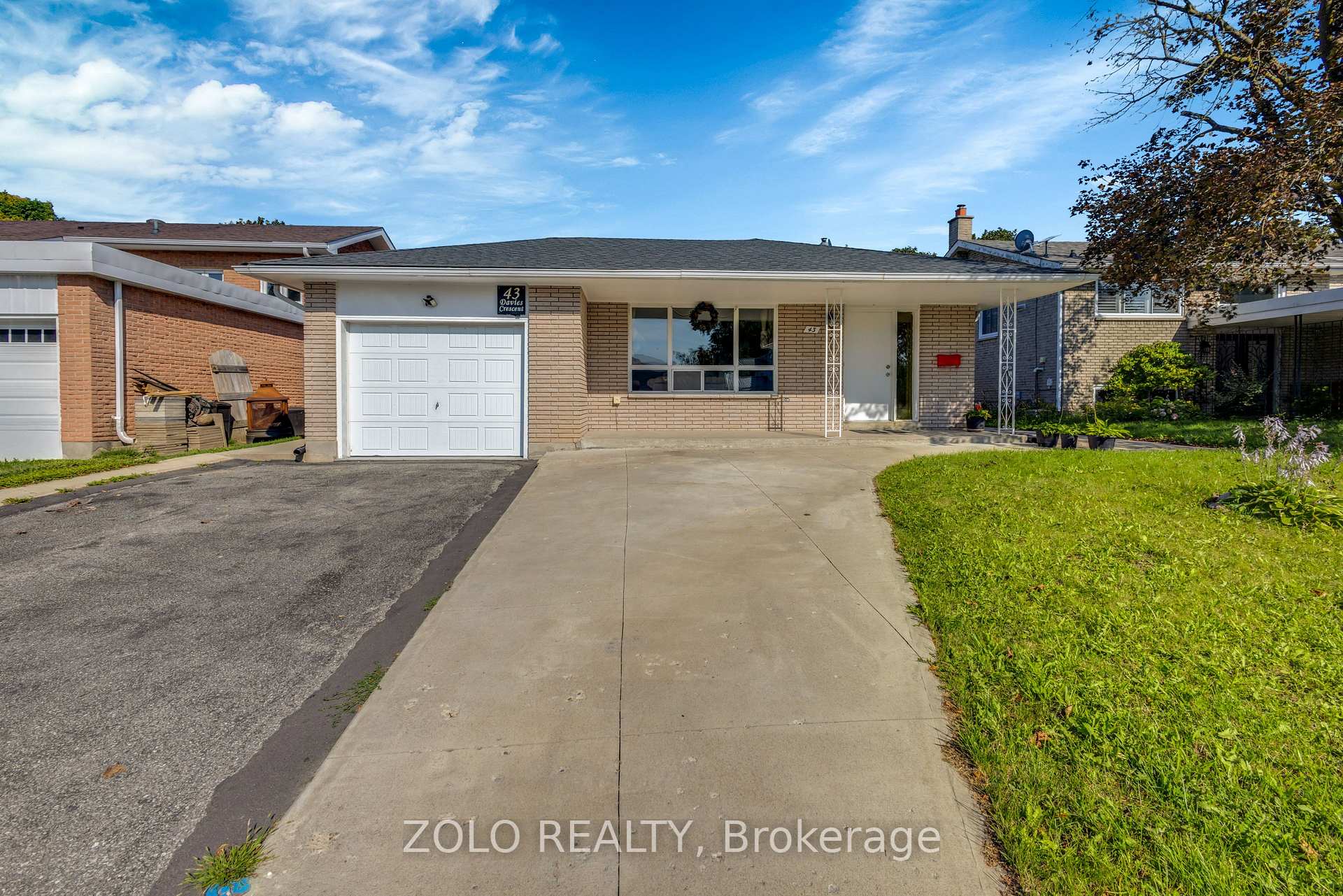 Photo 3 of 43 Davies Crescent, Barrie, Grove East — HOMEH