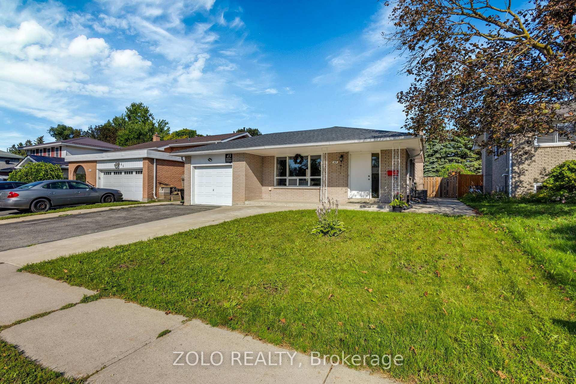 Photo 4 of 43 Davies Crescent, Barrie, Grove East — HOMEH
