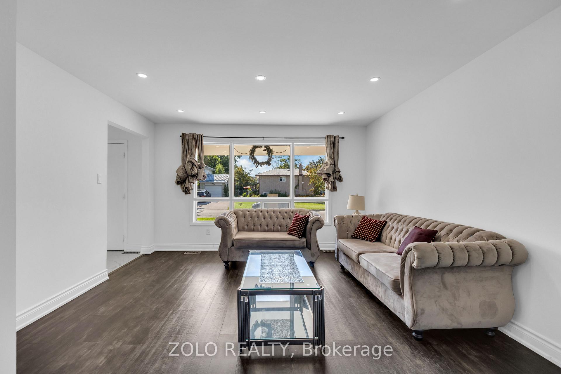 Photo 7 of 43 Davies Crescent, Barrie, Grove East — HOMEH