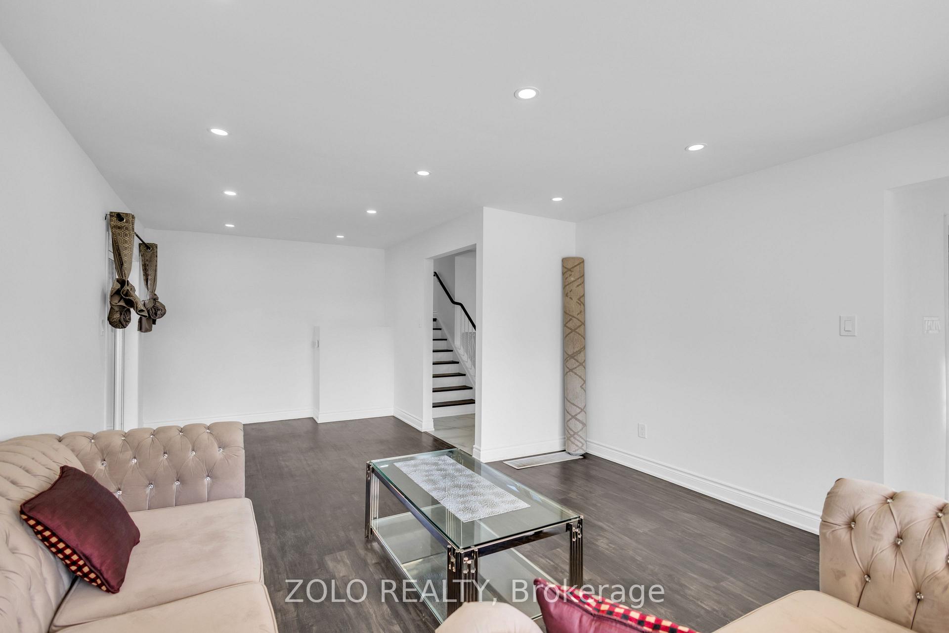 Photo 10 of 43 Davies Crescent, Barrie, Grove East — HOMEH