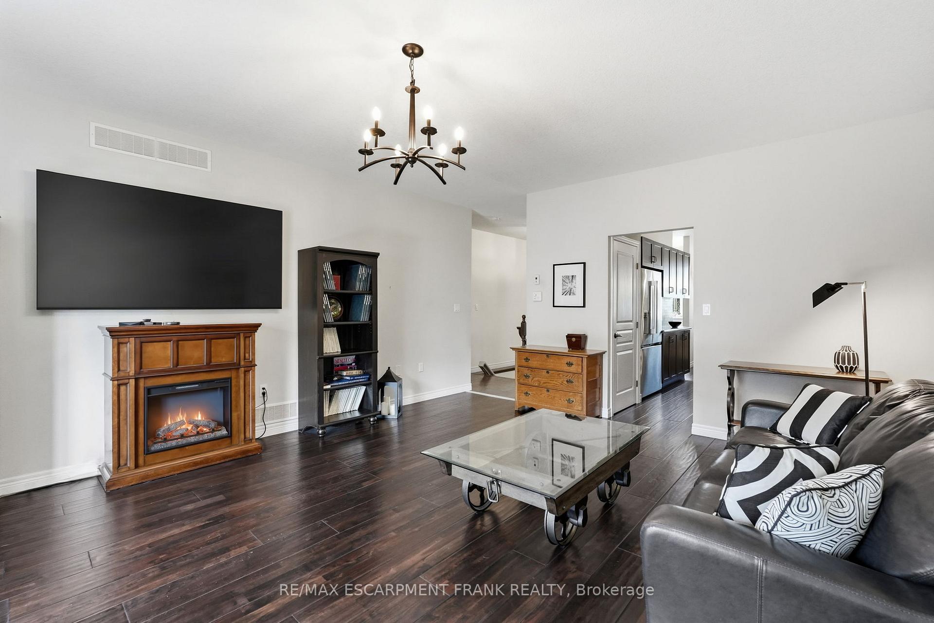 Photo 11 of 5 Murphy Lane, Hamilton, Binbrook — HOMEH