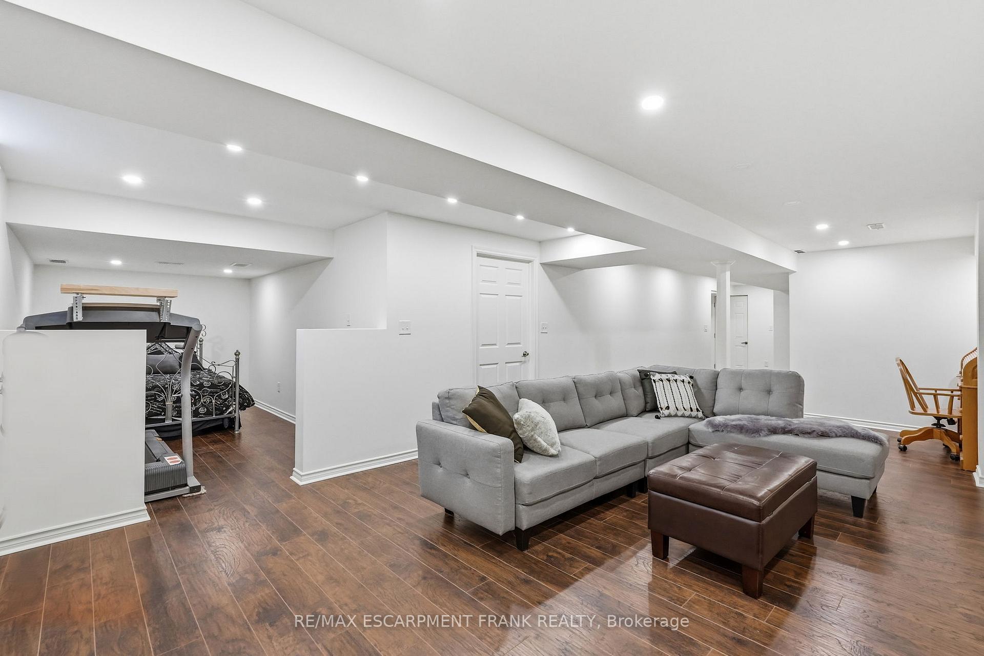 Photo 34 of 5 Murphy Lane, Hamilton, Binbrook — HOMEH