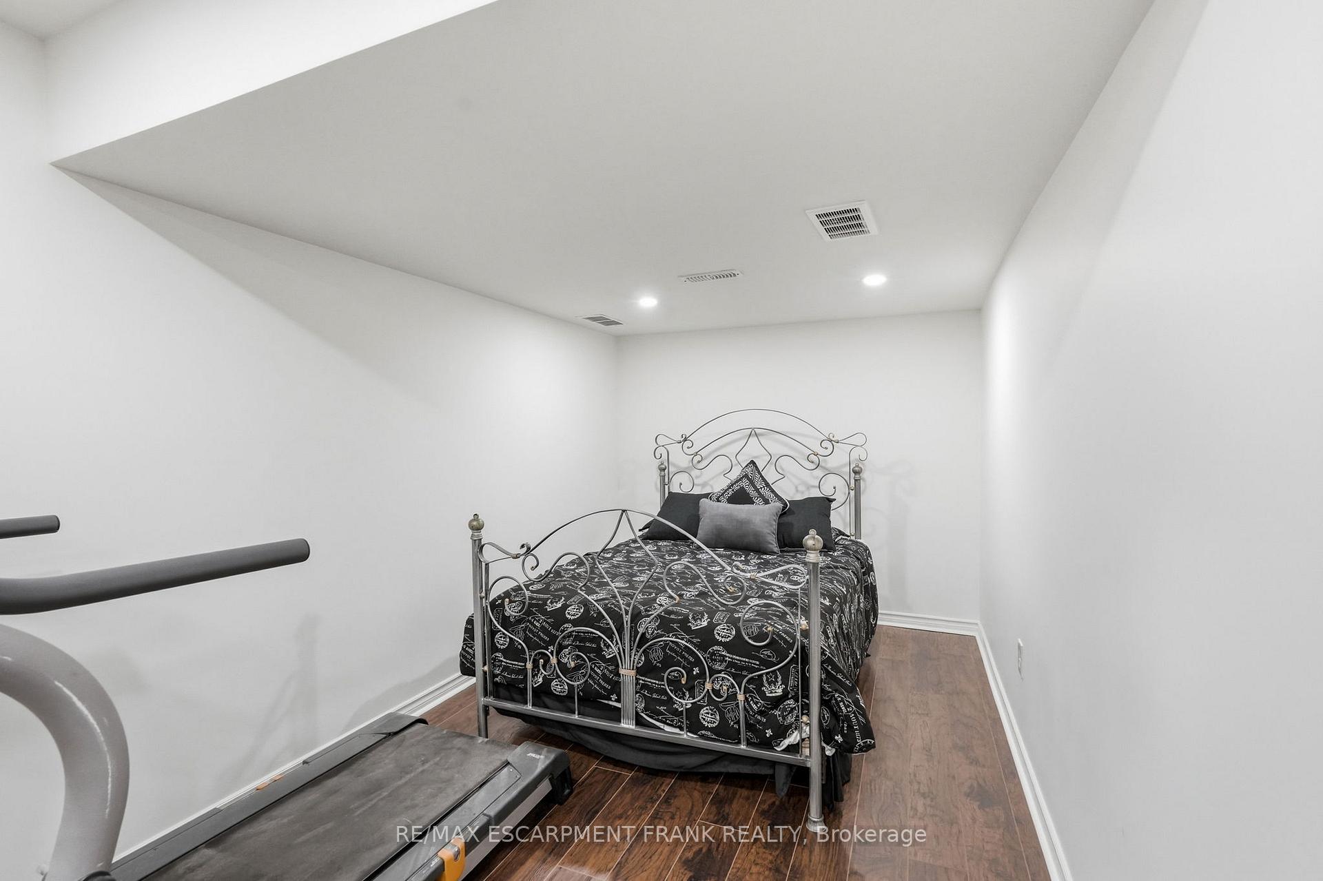 Photo 36 of 5 Murphy Lane, Hamilton, Binbrook — HOMEH