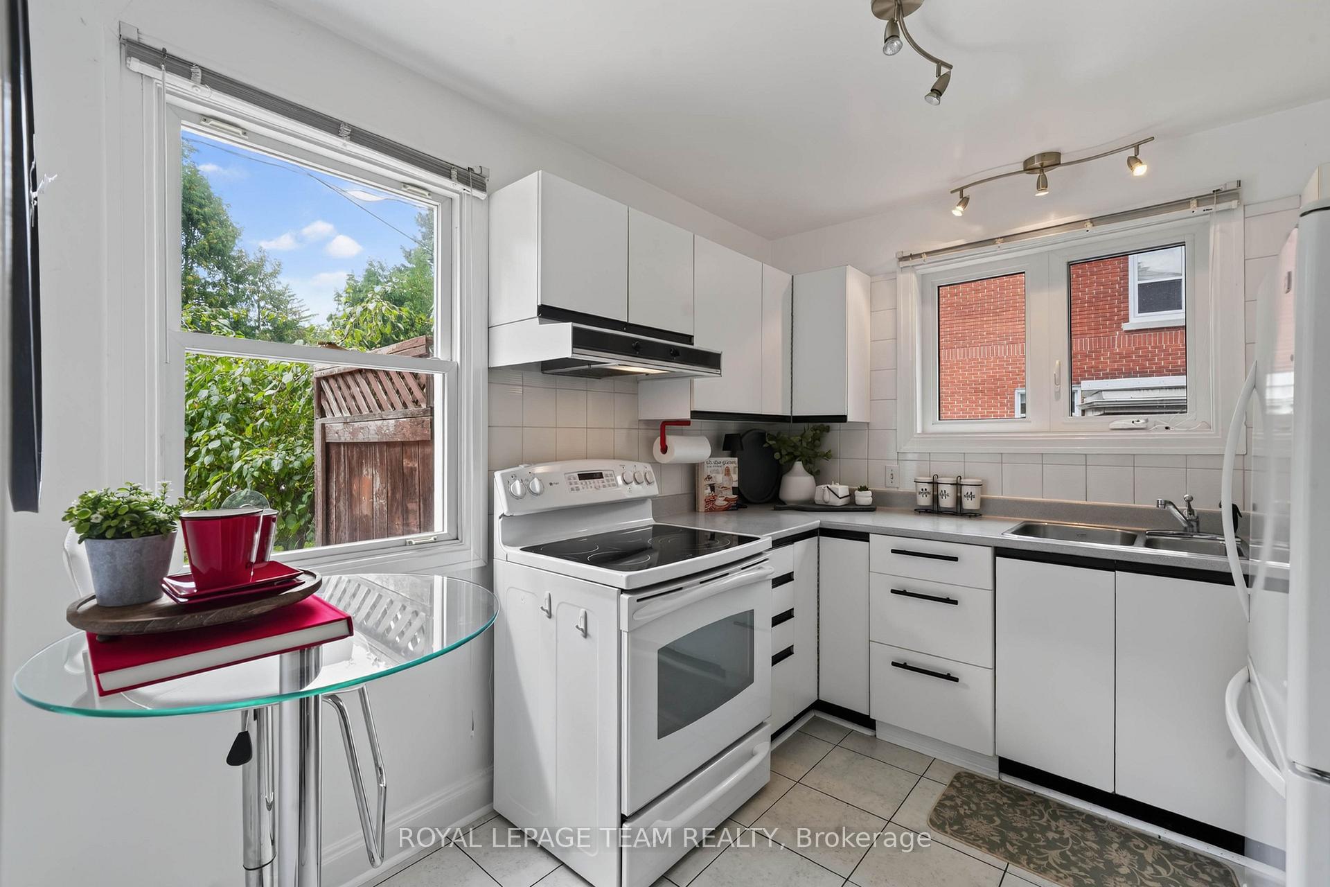 Photo 17 of 12 Lenore Place, Ottawa, Kingsview Park — HOMEH