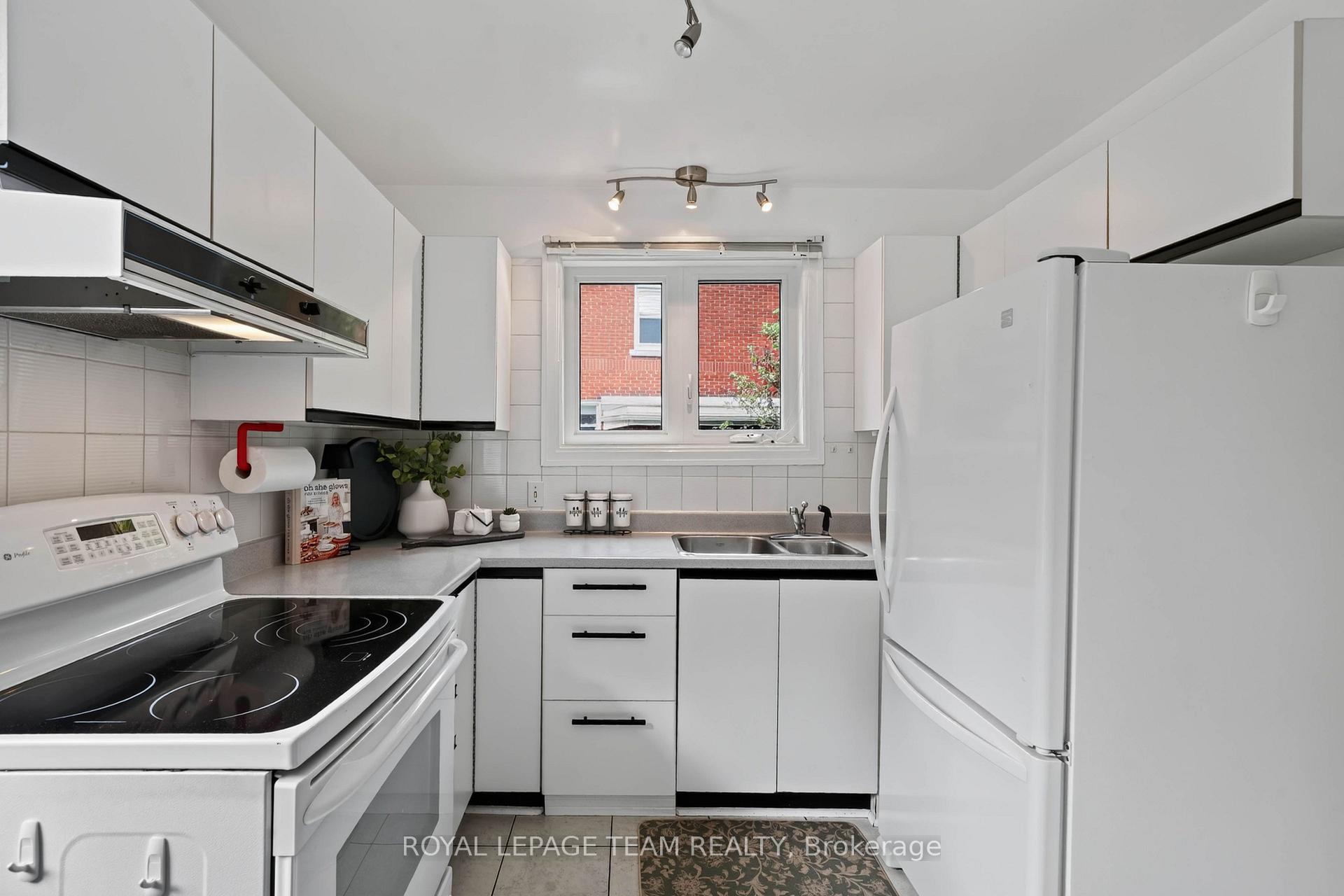 Photo 20 of 12 Lenore Place, Ottawa, Kingsview Park — HOMEH