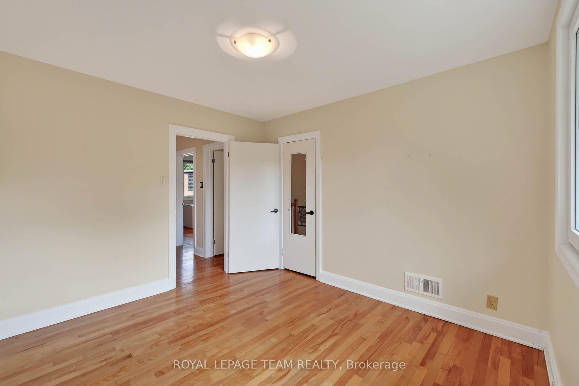 Photo 23 of 12 Lenore Place, Ottawa, Kingsview Park — HOMEH
