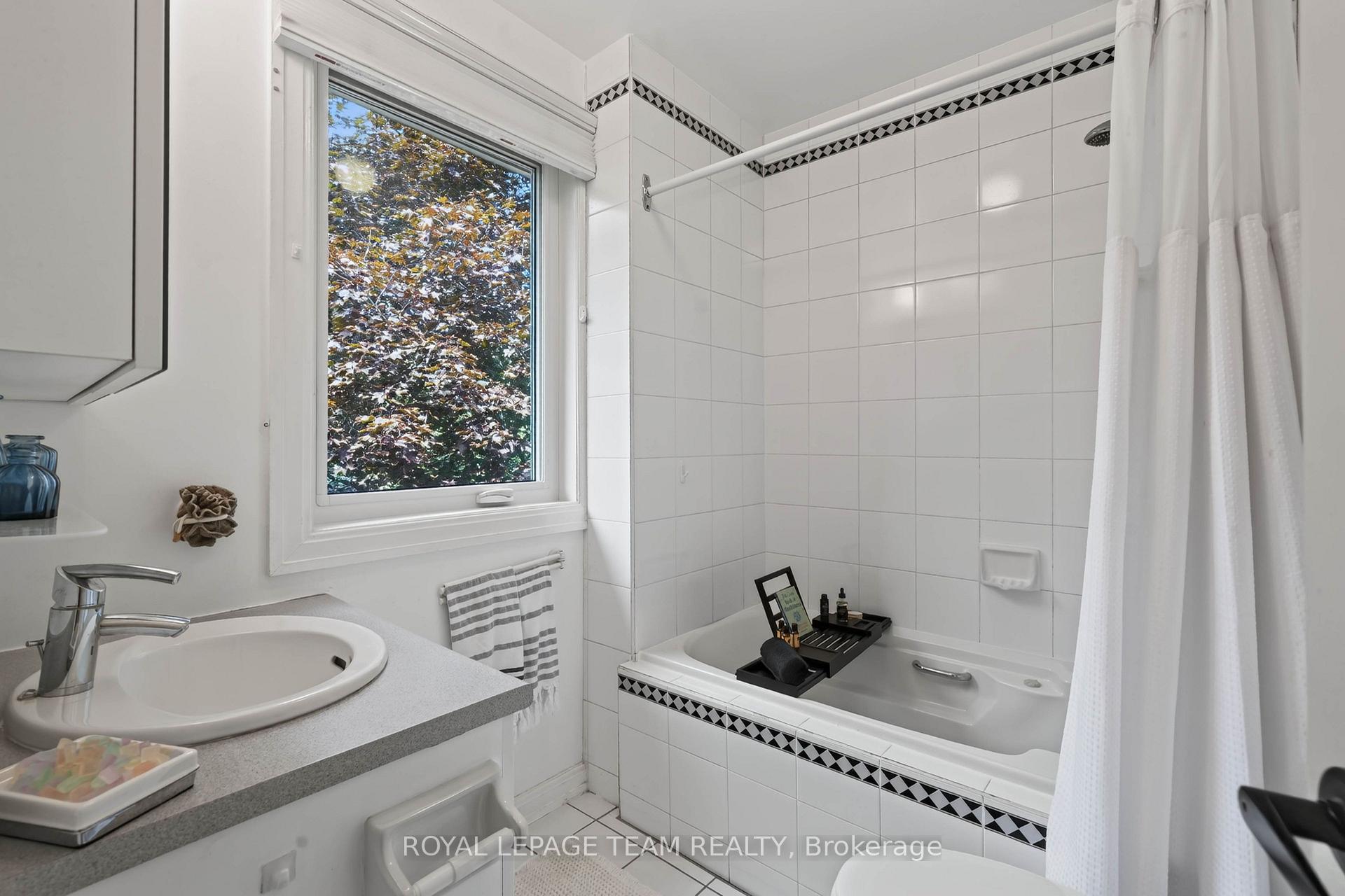 Photo 28 of 12 Lenore Place, Ottawa, Kingsview Park — HOMEH