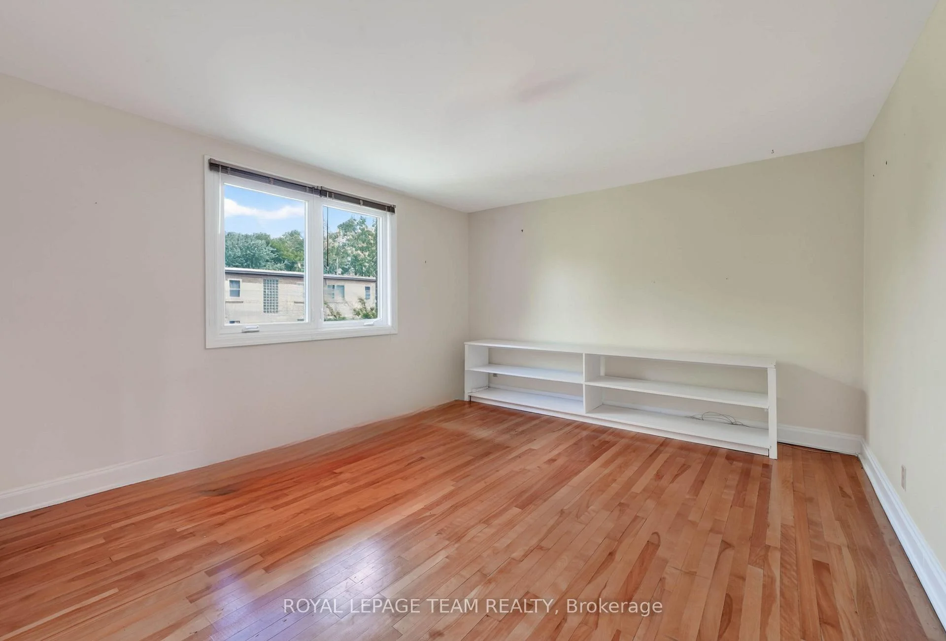 Photo 3 of 12 Lenore Place, Ottawa, Kingsview Park — HOMEH