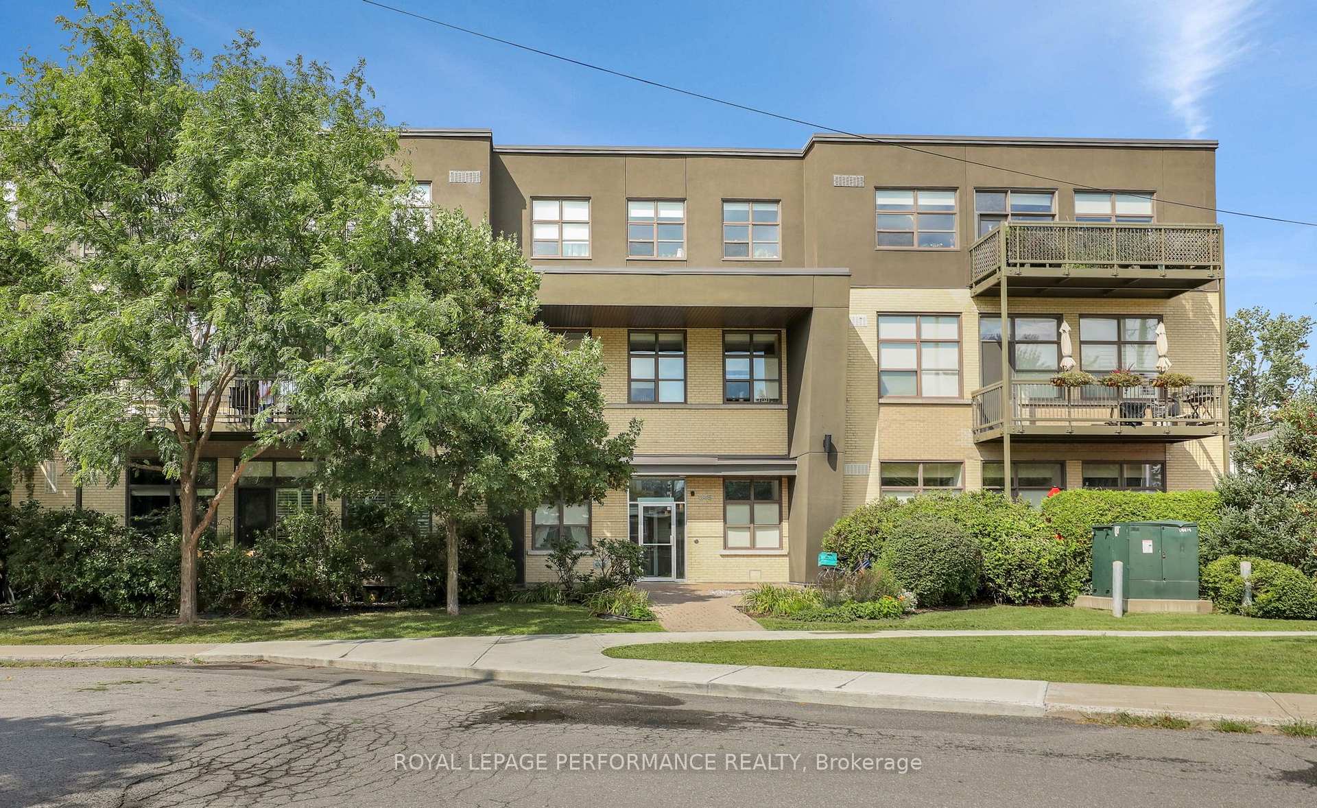 Photo of Unit 117, 345 St. Denis Street
