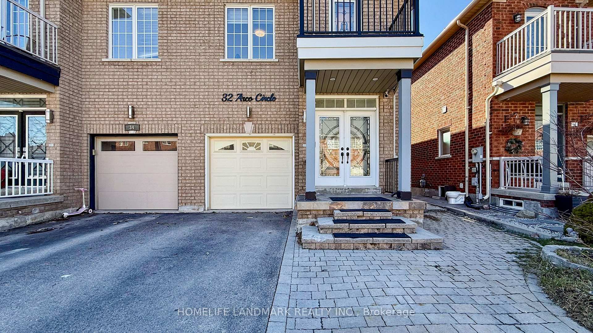 Photo 3 of 32 Arco Circle, Vaughan, Maple — HOMEH