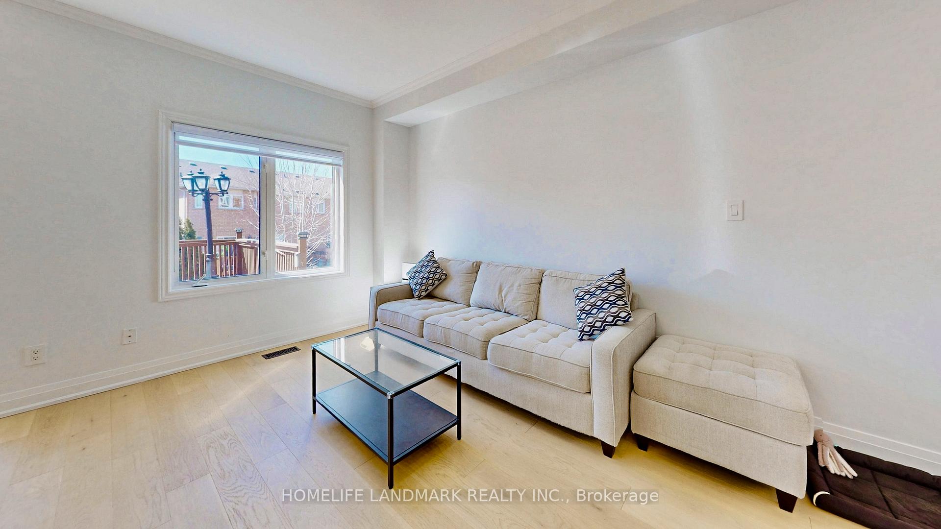 Photo 7 of 32 Arco Circle, Vaughan, Maple — HOMEH